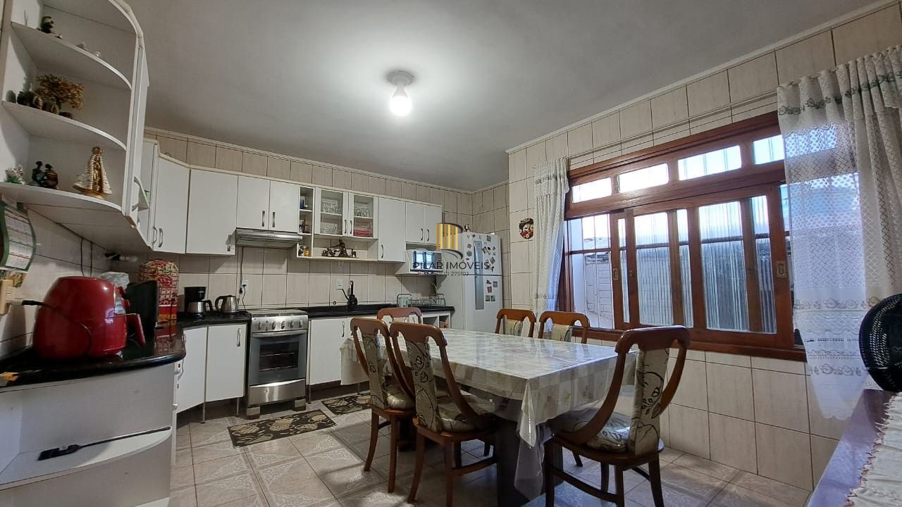Casa 4 dormitórios no bairro Morro Santana