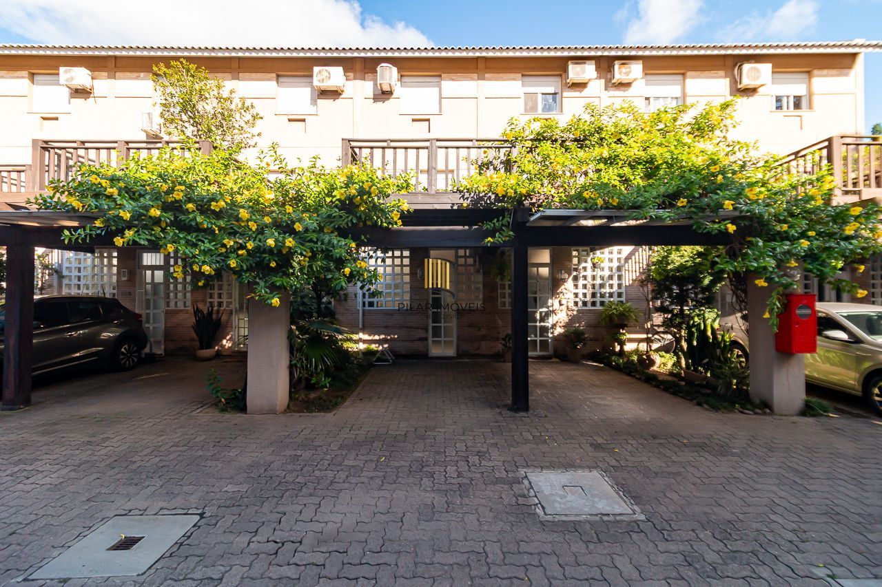 Casa de Condomínio 3 dormitórios no bairro Cavalhada