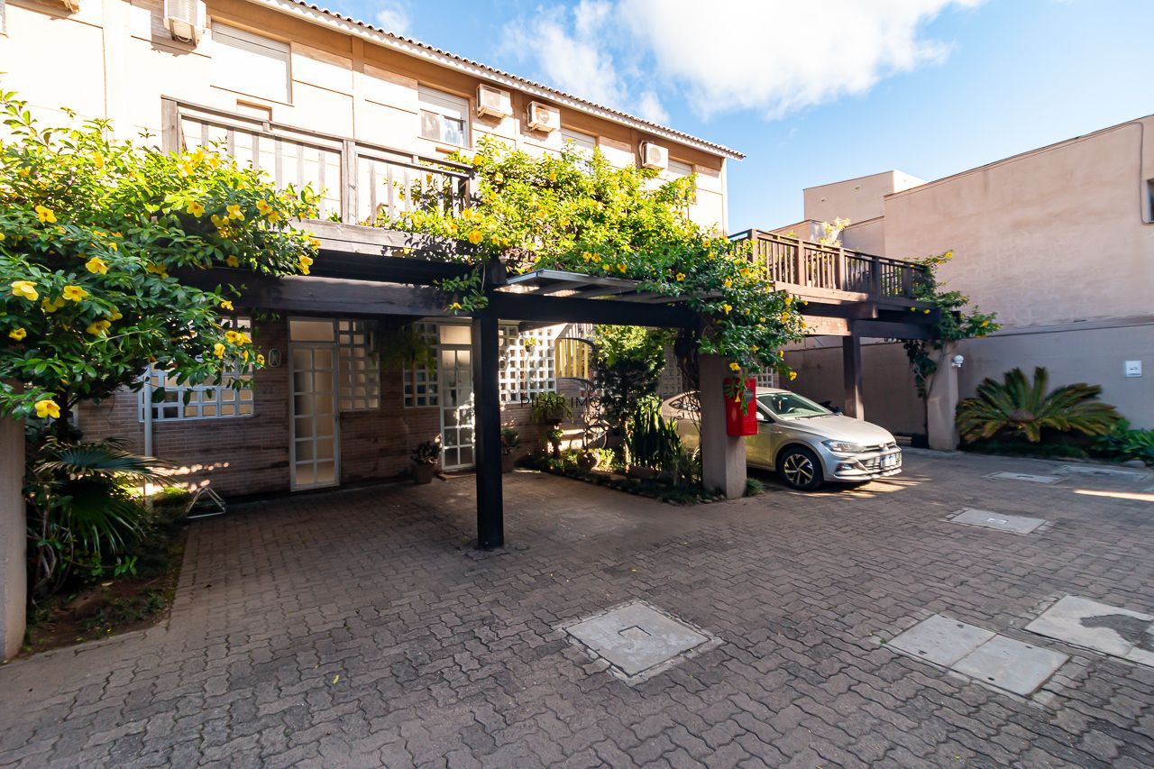 Casa de Condomínio 3 dormitórios no bairro Cavalhada