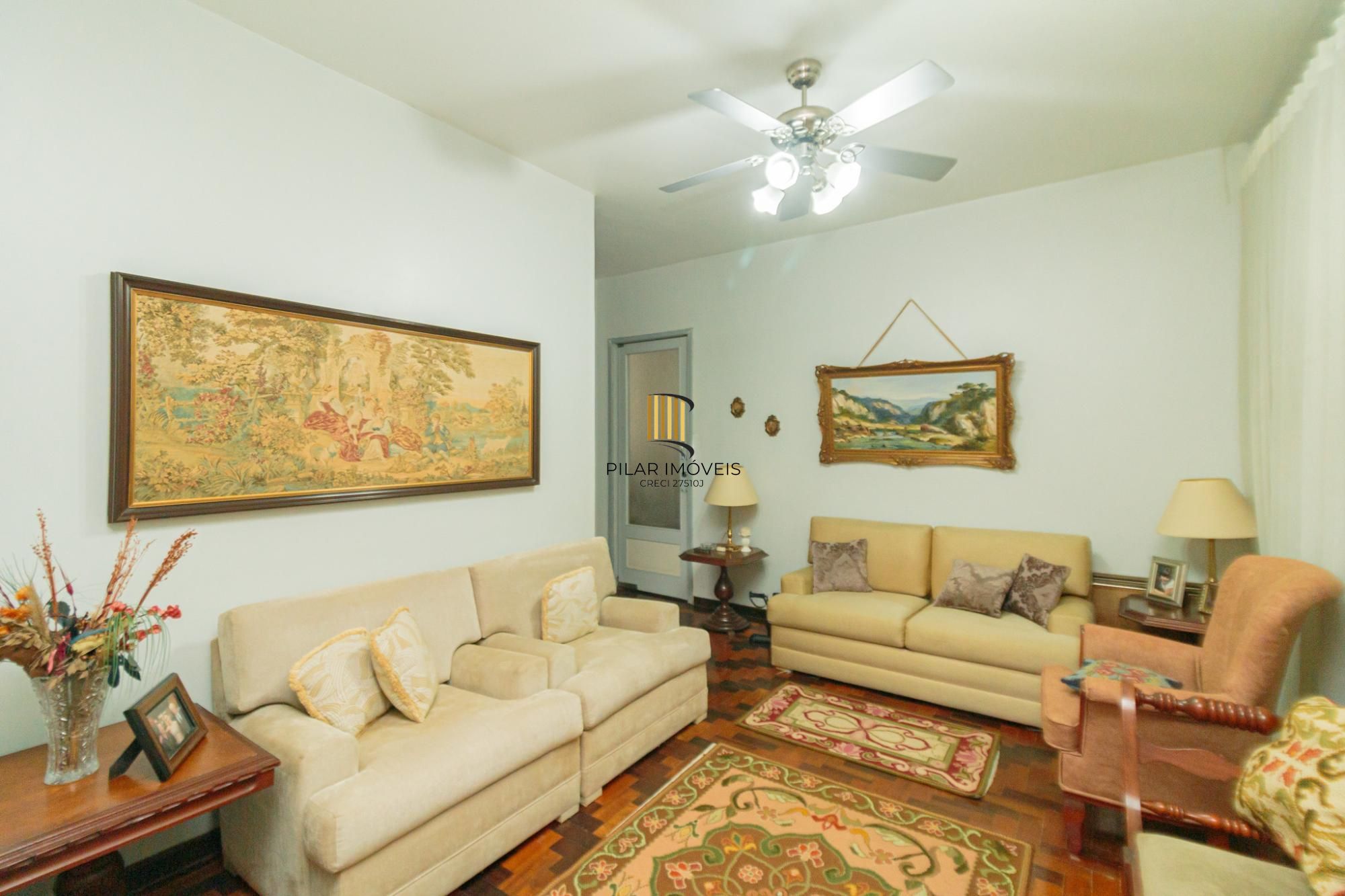 Casa 4 dormitórios no bairro Menino Deus