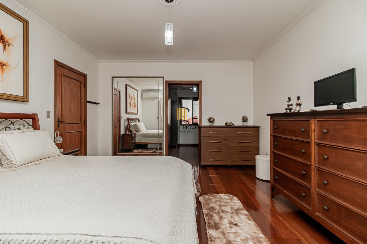 Casa 3 dormitórios no bairro Vila Ipiranga