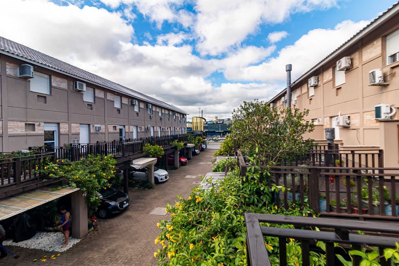Casa de Condomínio 3 dormitórios no bairro Cavalhada