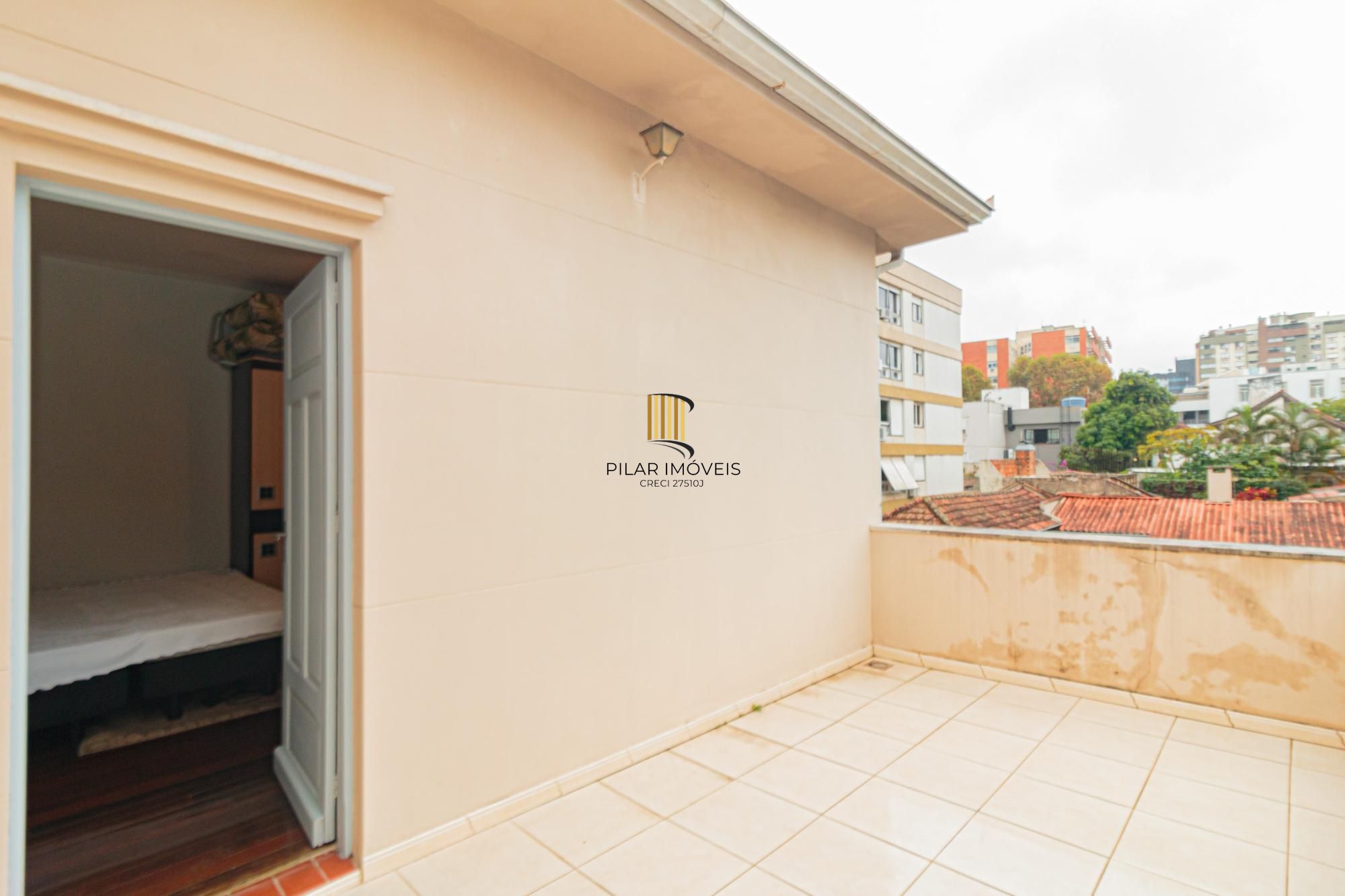 Casa 4 dormitórios no bairro Menino Deus