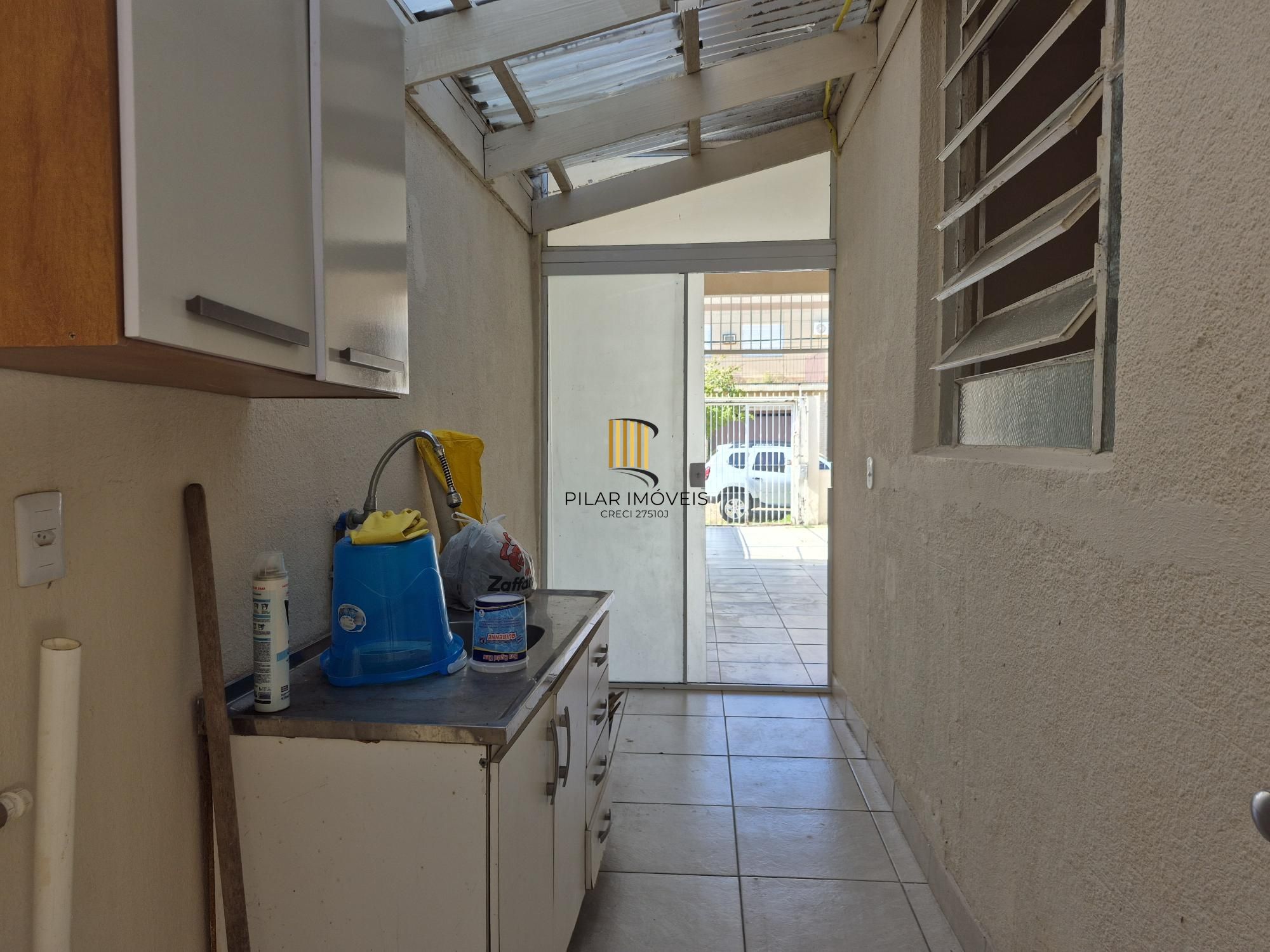 Casa Residencial de 3 Quartos com Piscina e Churrasqueira em Porto Alegre