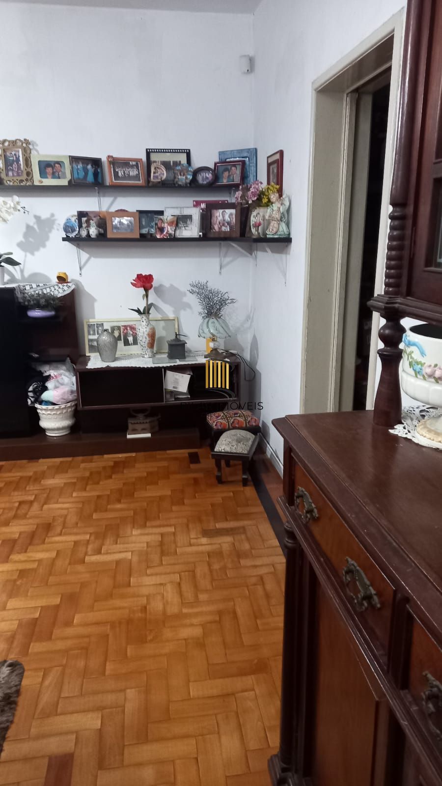 Casa 5 dormitórios no bairro Três Figueiras