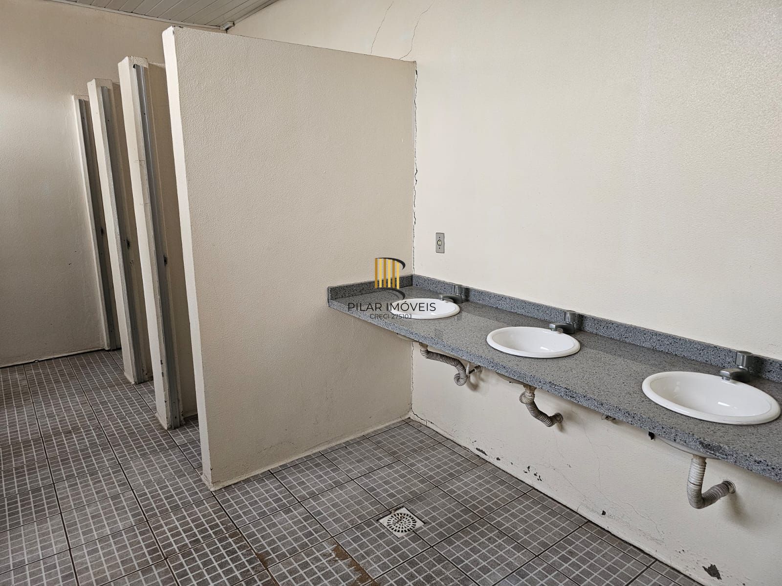 Pavilhão 3 dormitórios no bairro Morro Santana