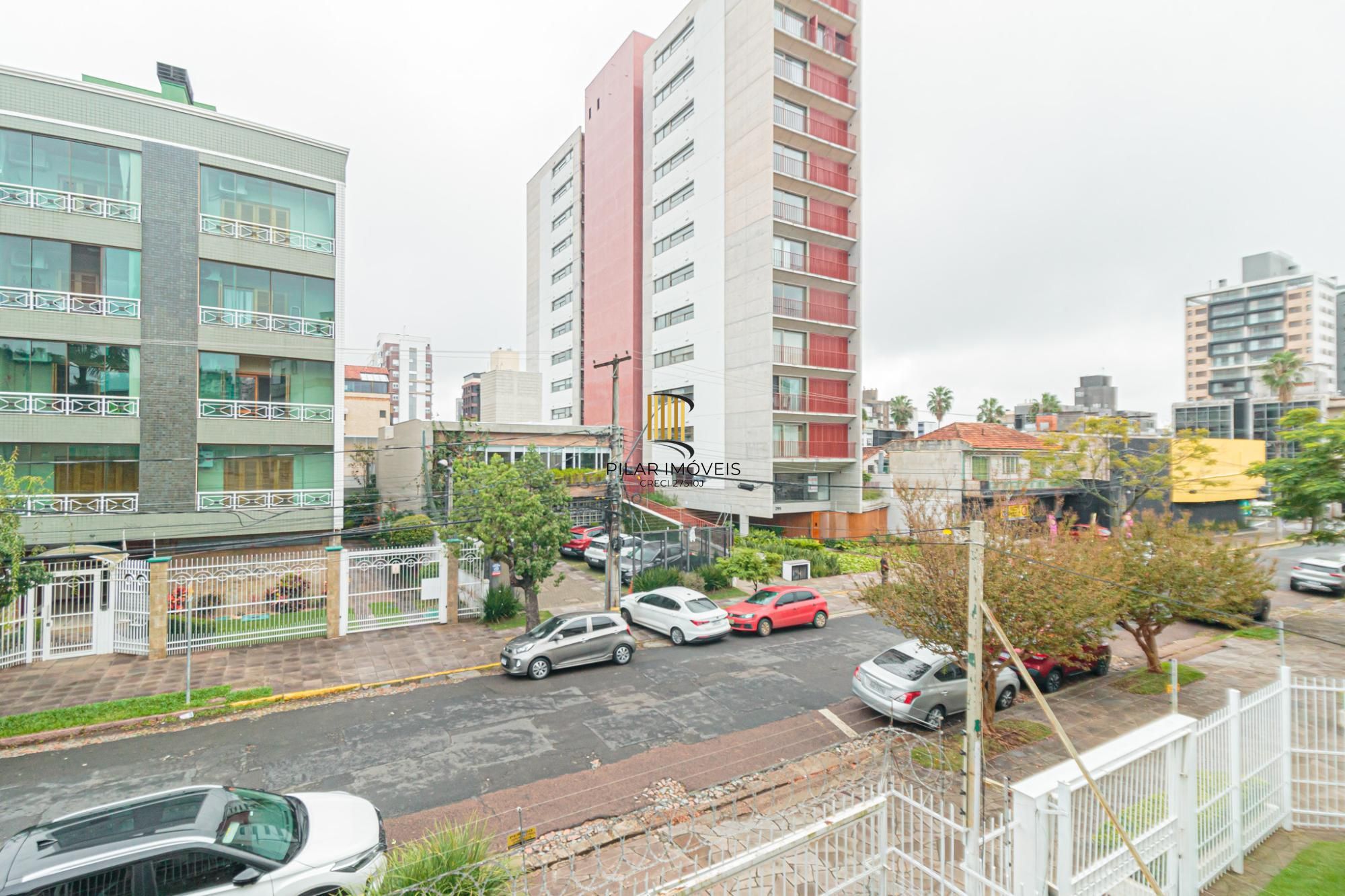 Casa 4 dormitórios no bairro Menino Deus