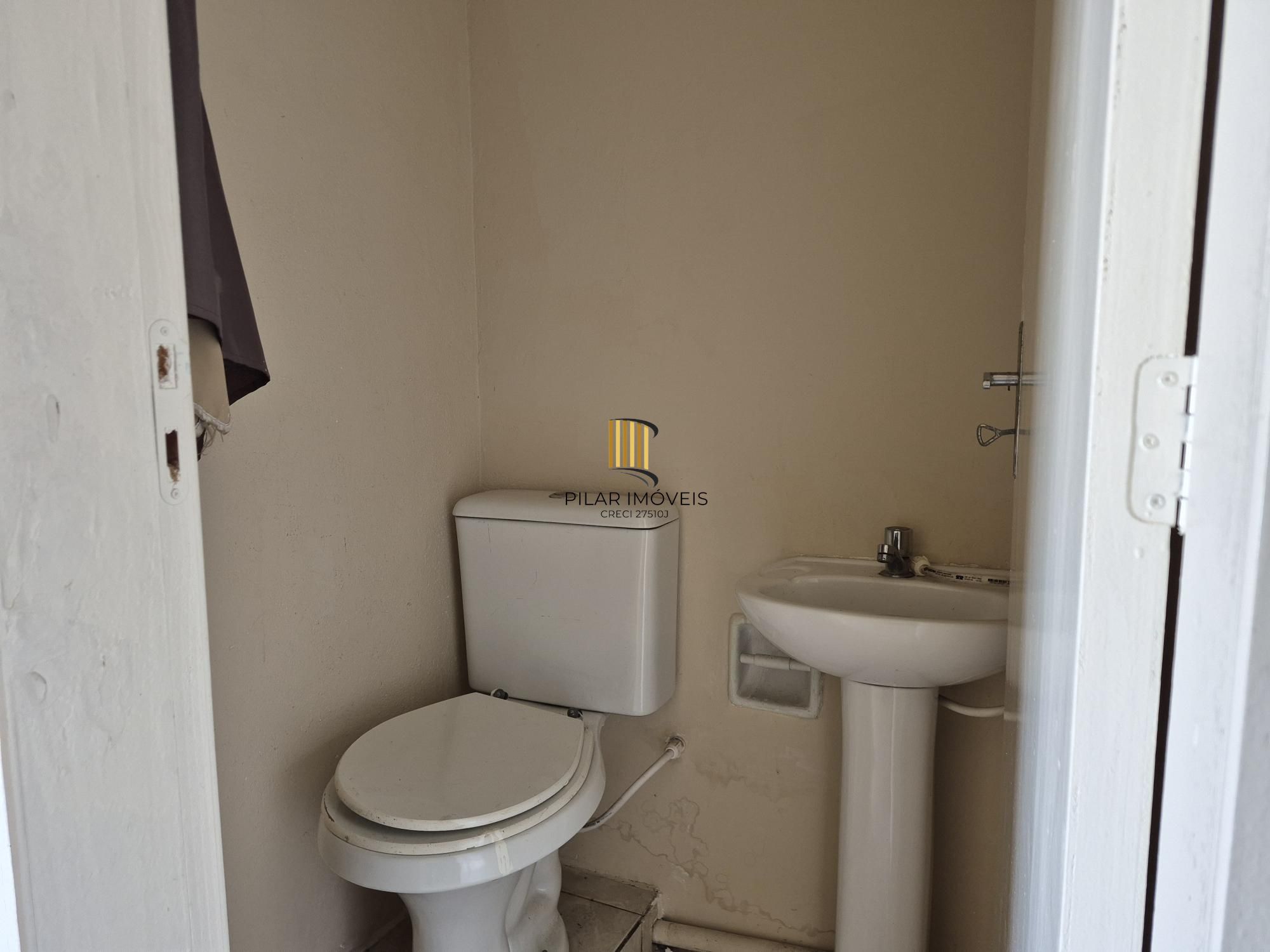 Casa Residencial de 3 Quartos com Piscina e Churrasqueira em Porto Alegre