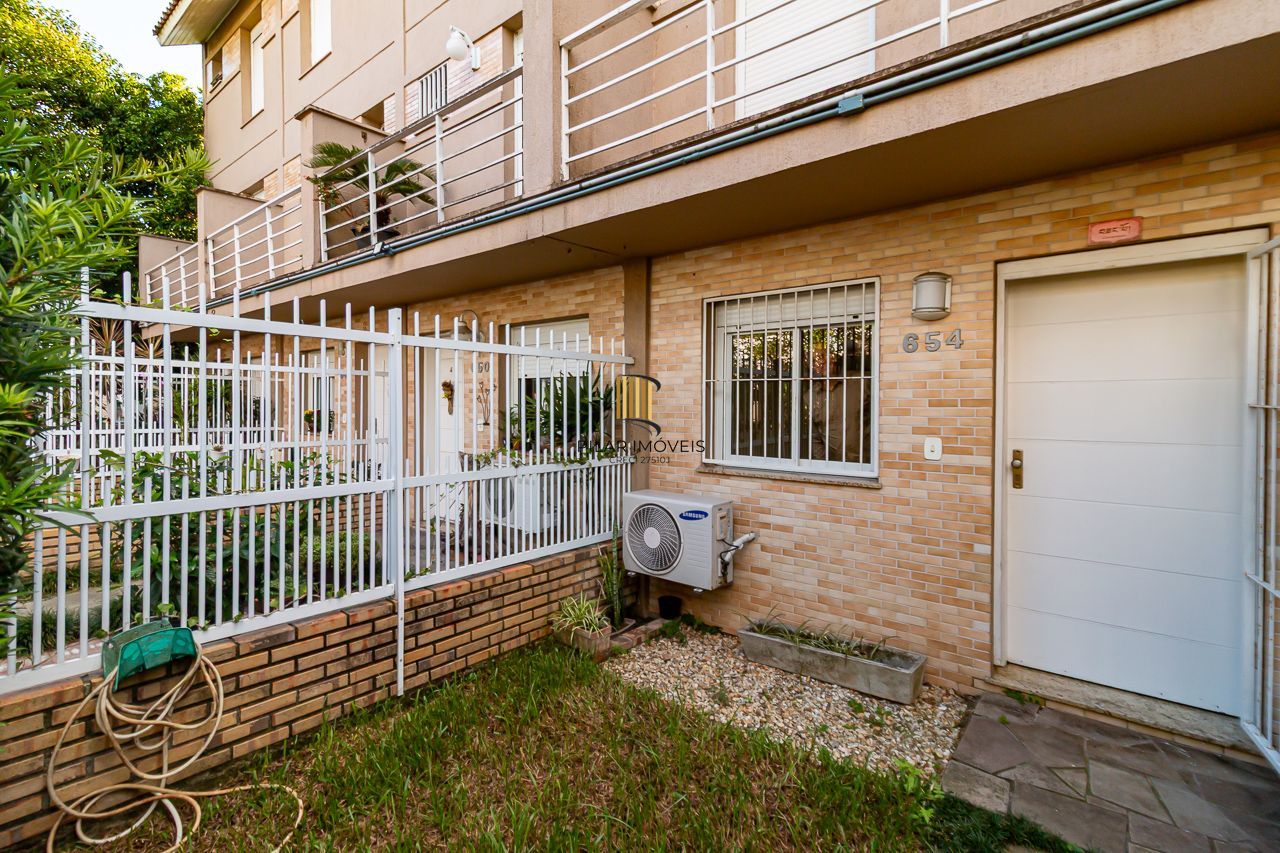 Casa de Condomínio 3 dormitórios no bairro Cavalhada