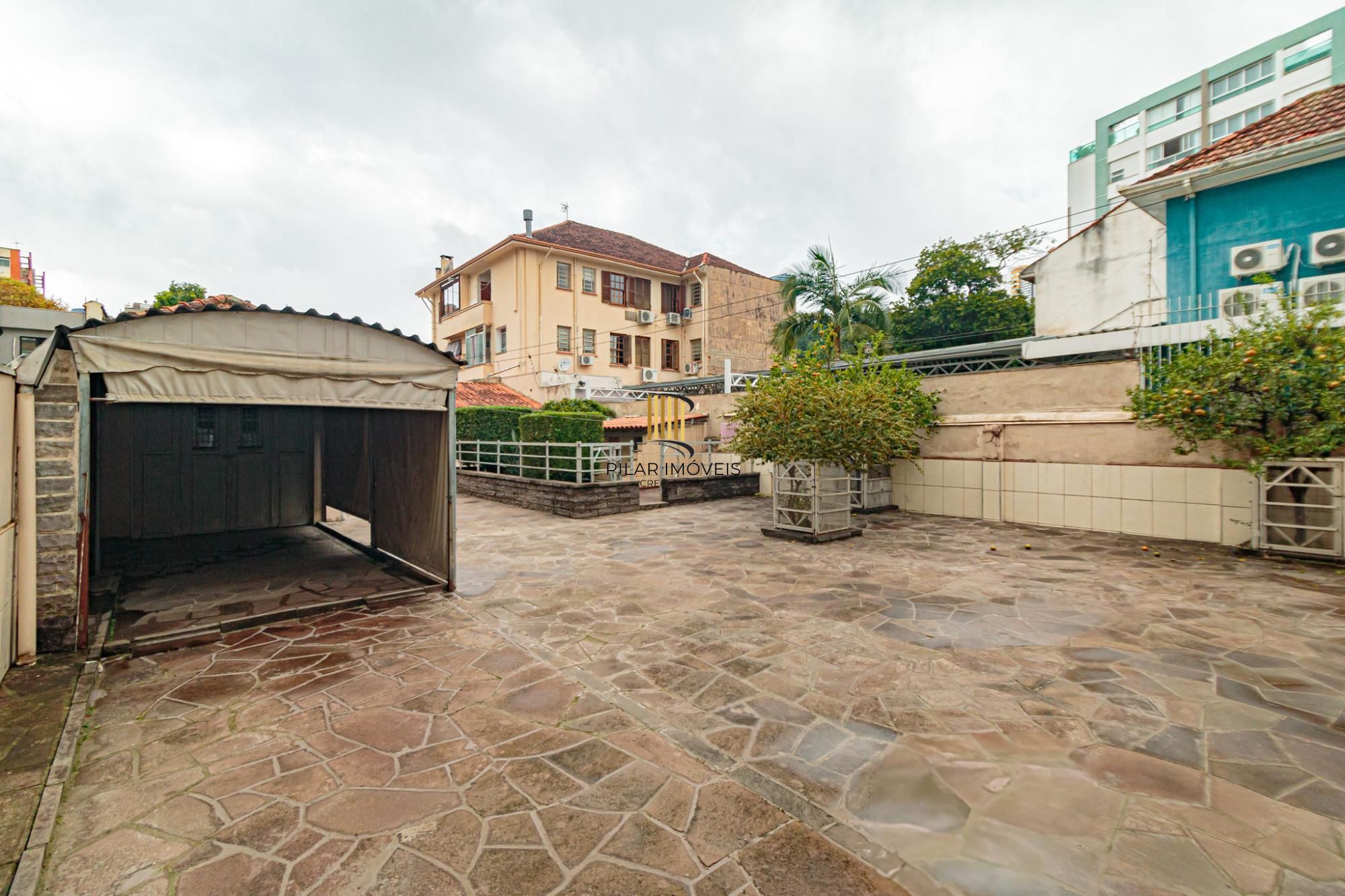 Casa 4 dormitórios no bairro Menino Deus