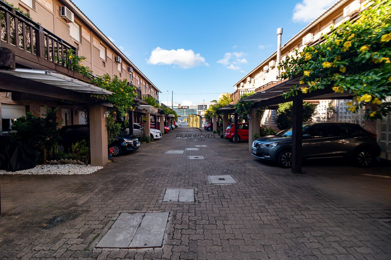 Casa de Condomínio 3 dormitórios no bairro Cavalhada