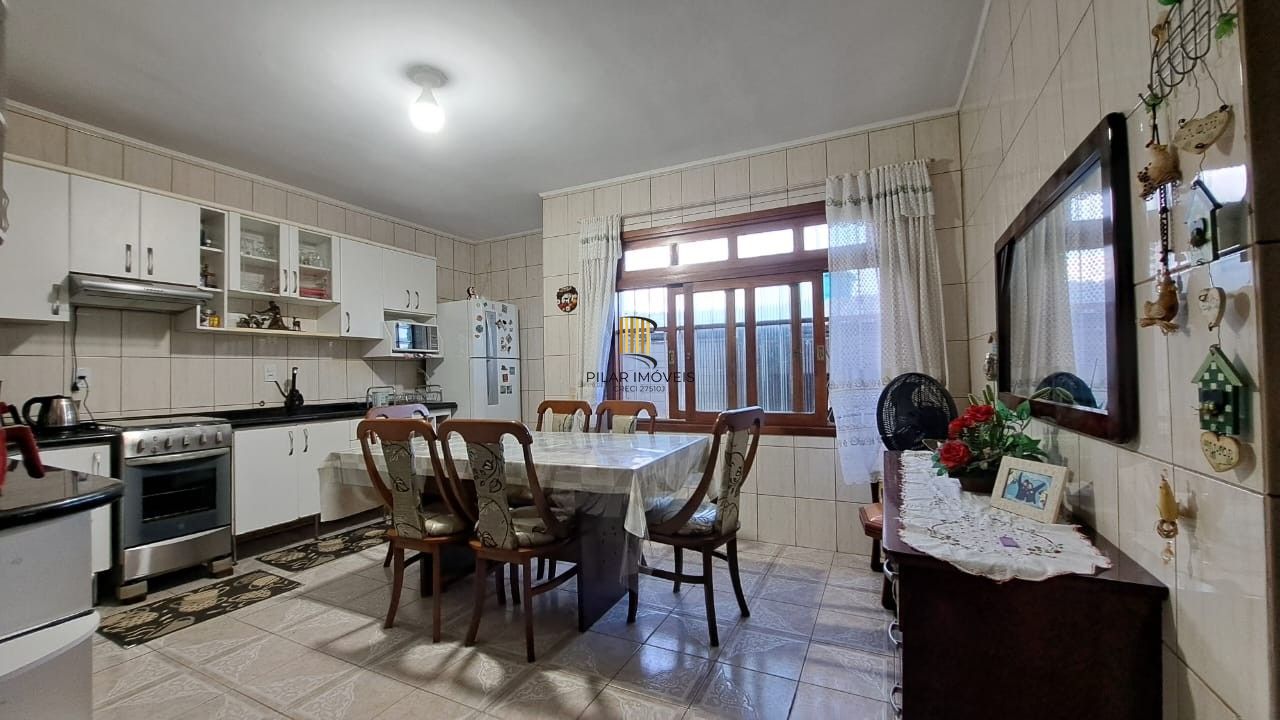 Casa 4 dormitórios no bairro Morro Santana