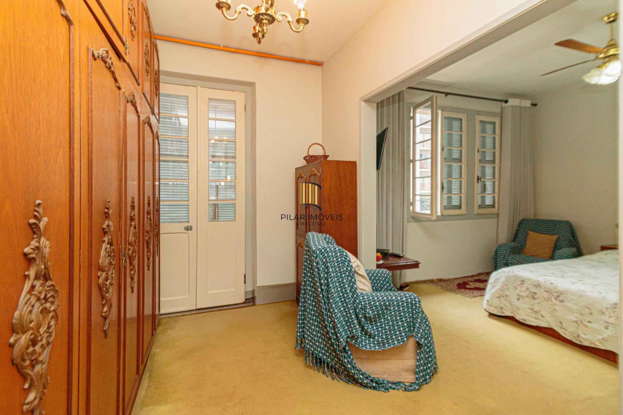 Casa 4 dormitórios no bairro Menino Deus
