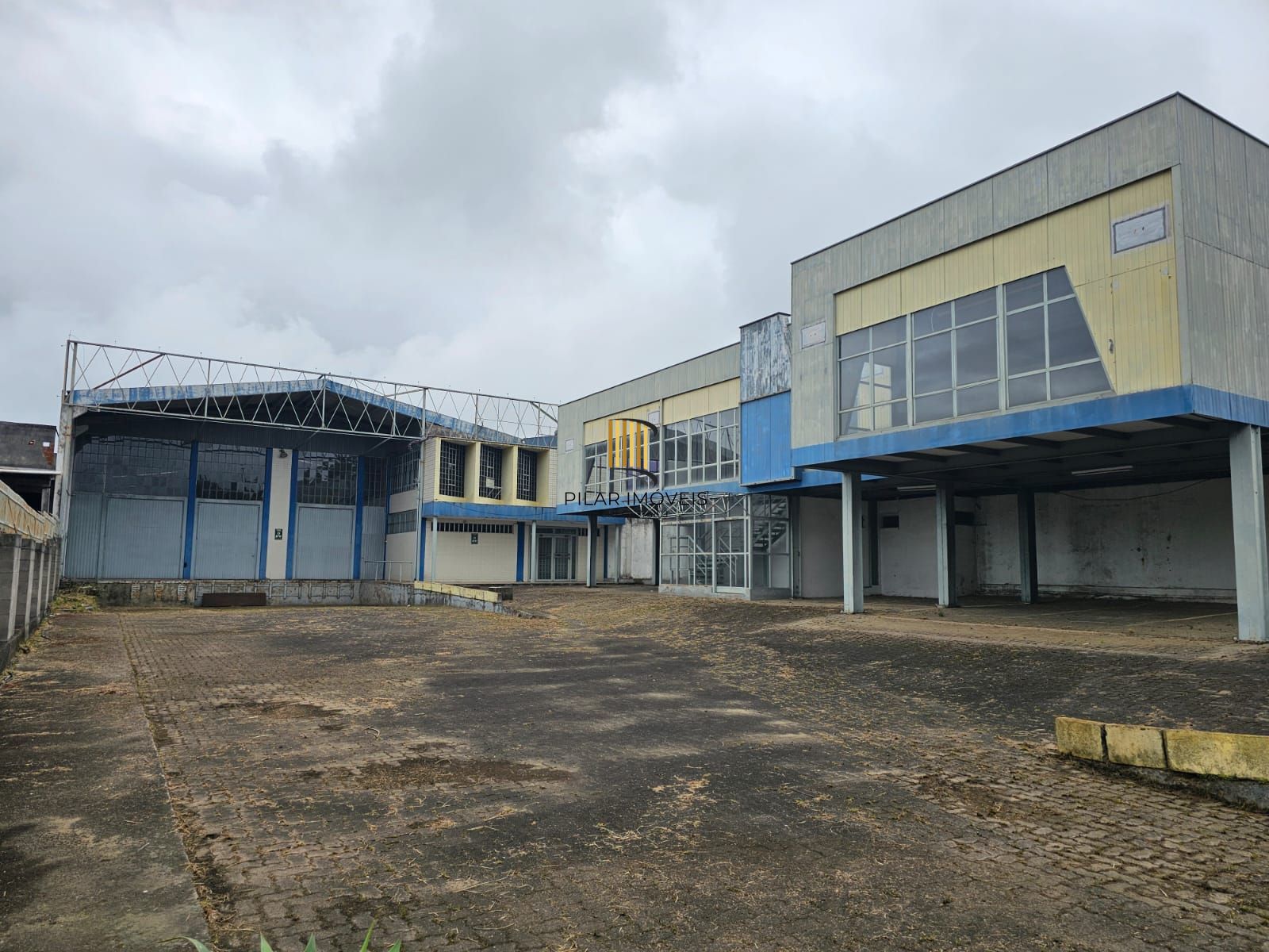 Pavilhão 3 dormitórios no bairro Morro Santana