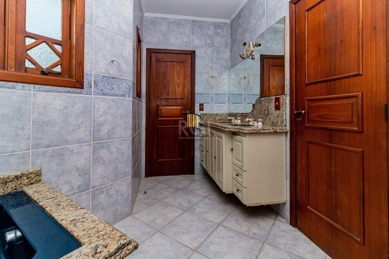 Casa para Venda - 431m², 4 dormitórios, sendo 2 suites, 3 vagas - Jardim Itu Sabará