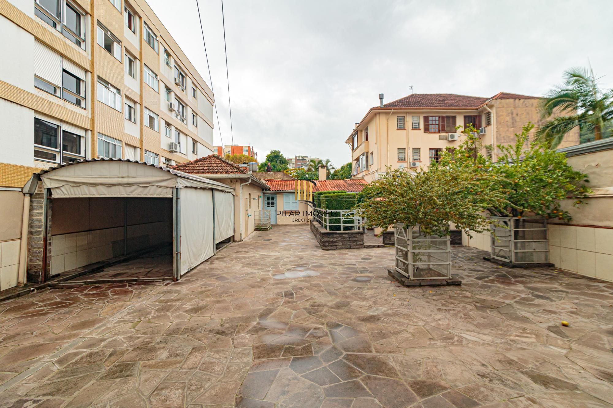 Casa 4 dormitórios no bairro Menino Deus