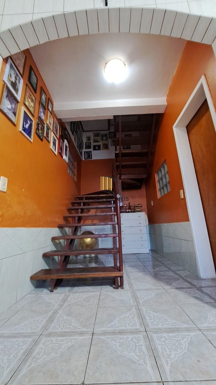 Casa 4 dormitórios no bairro Morro Santana