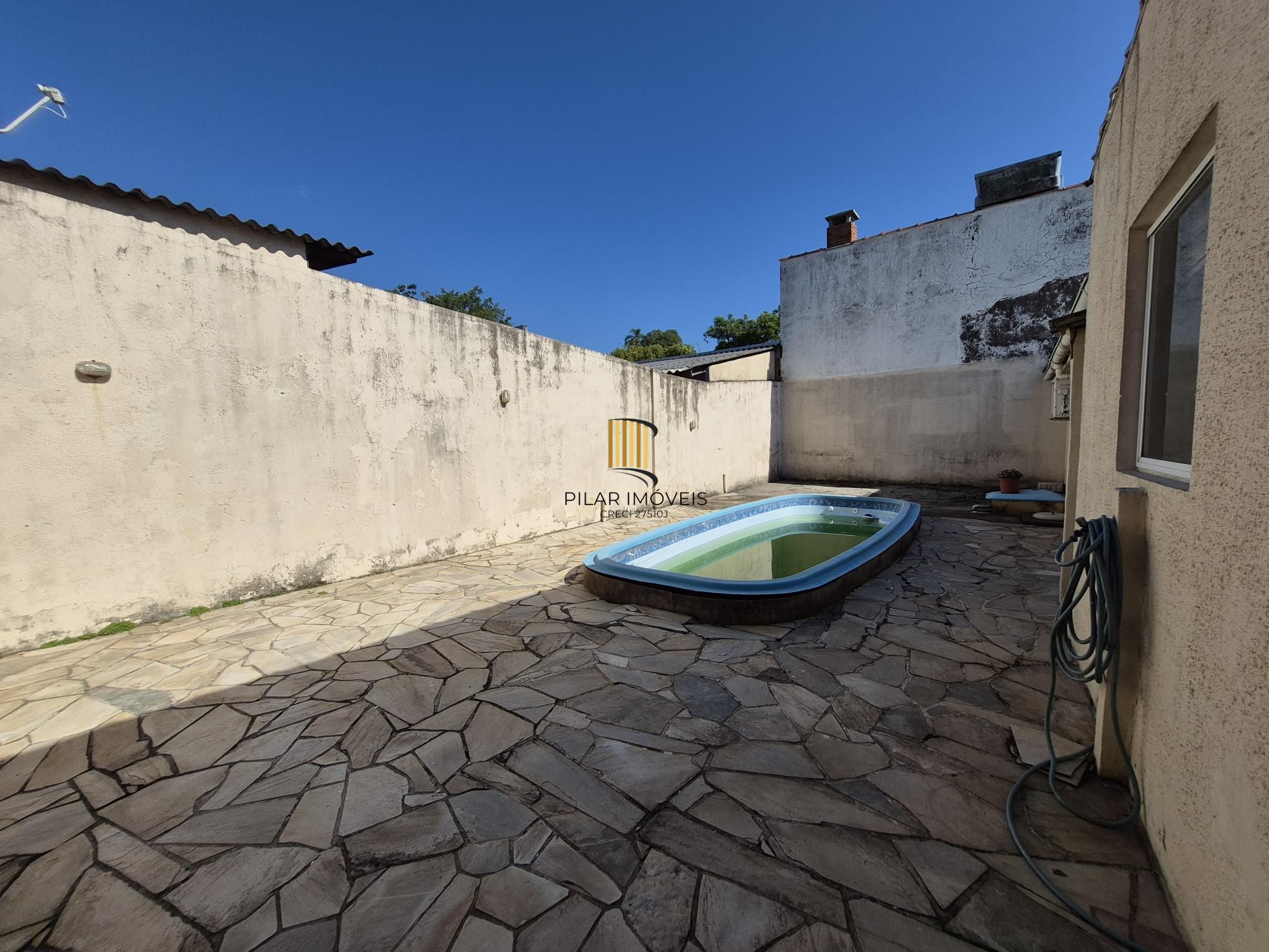 Casa Residencial de 3 Quartos com Piscina e Churrasqueira em Porto Alegre