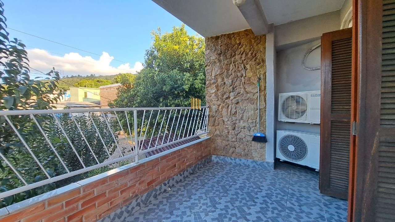 Casa 4 dormitórios no bairro Morro Santana