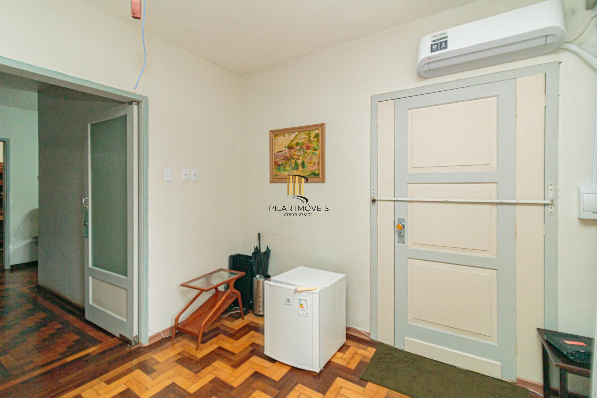 Casa 4 dormitórios no bairro Menino Deus