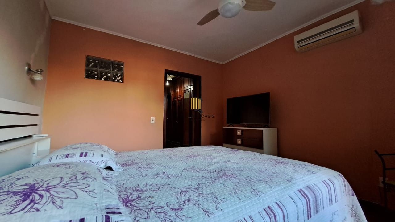 Casa 4 dormitórios no bairro Morro Santana