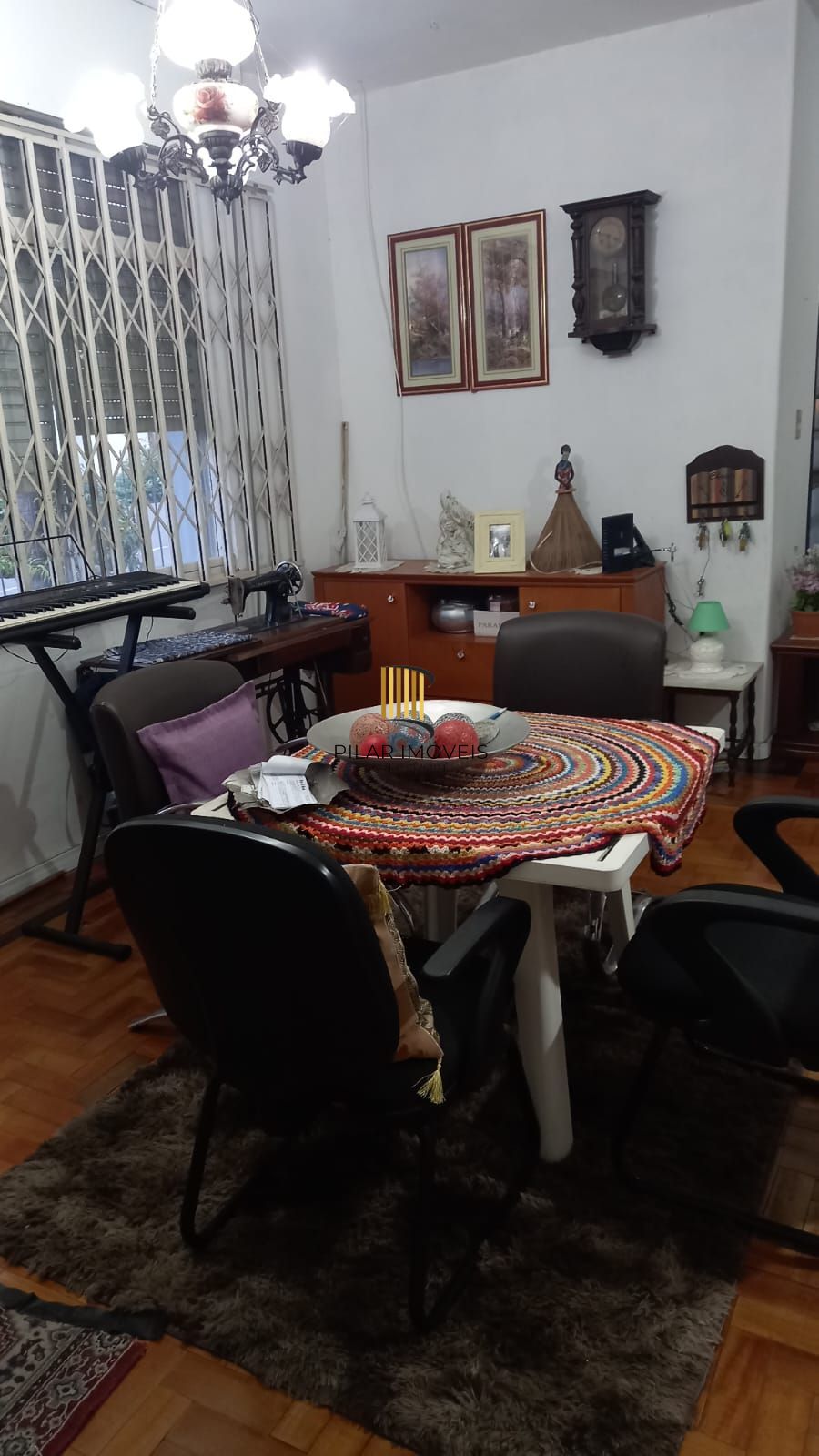 Casa 5 dormitórios no bairro Três Figueiras