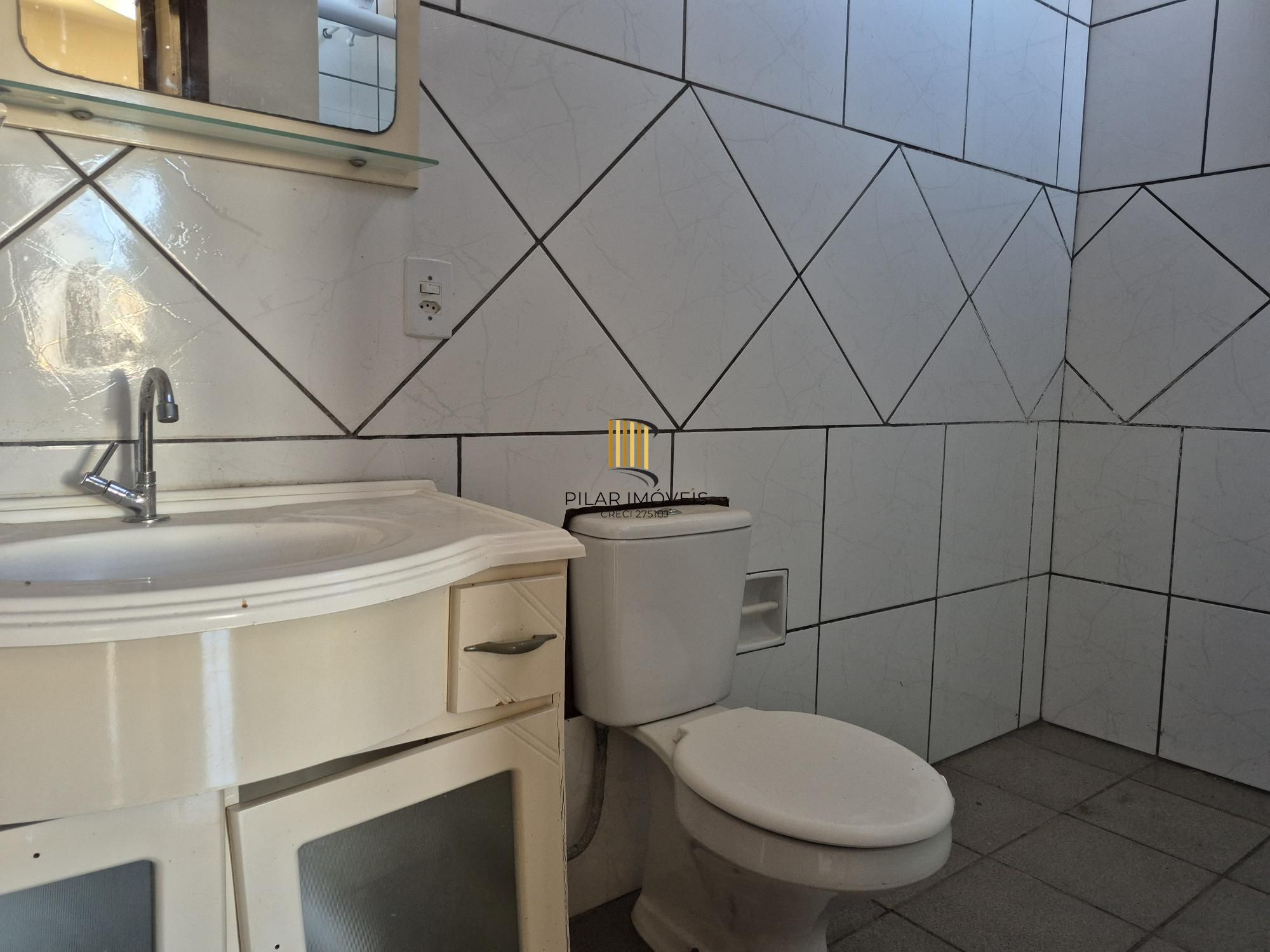 Casa Residencial de 3 Quartos com Piscina e Churrasqueira em Porto Alegre