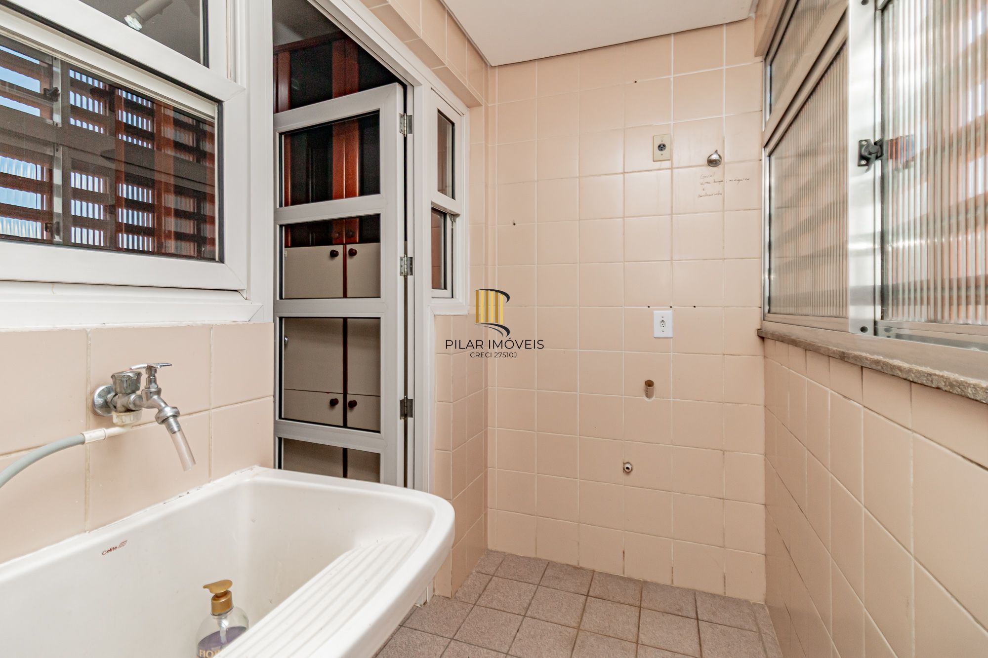 Apartamento 2 dormitórios no bairro Passo da Areia