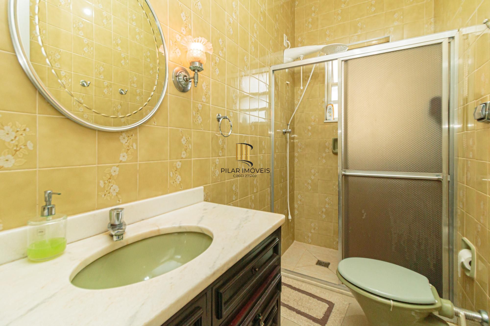 Casa 4 dormitórios no bairro Menino Deus