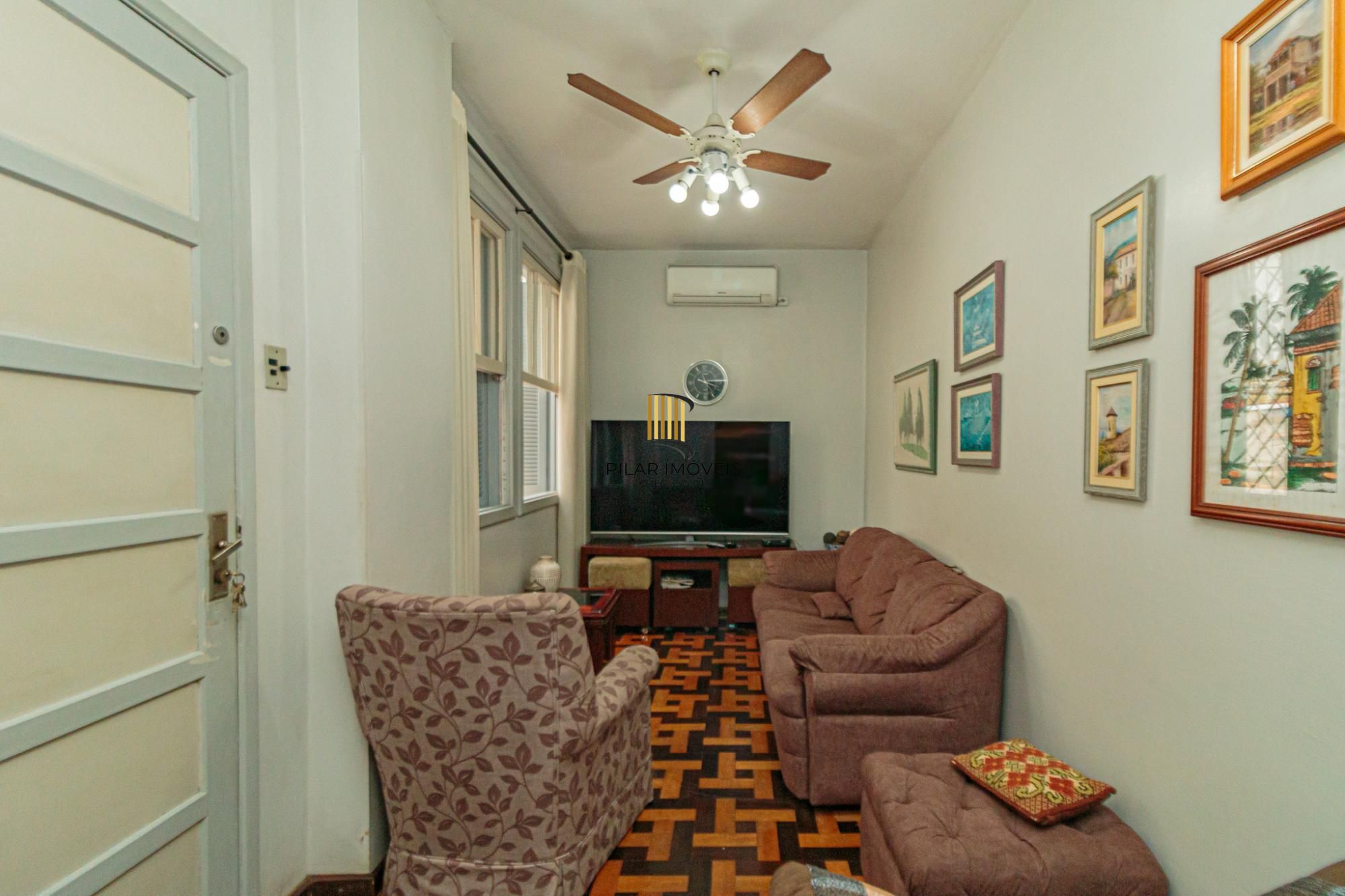 Casa 4 dormitórios no bairro Menino Deus
