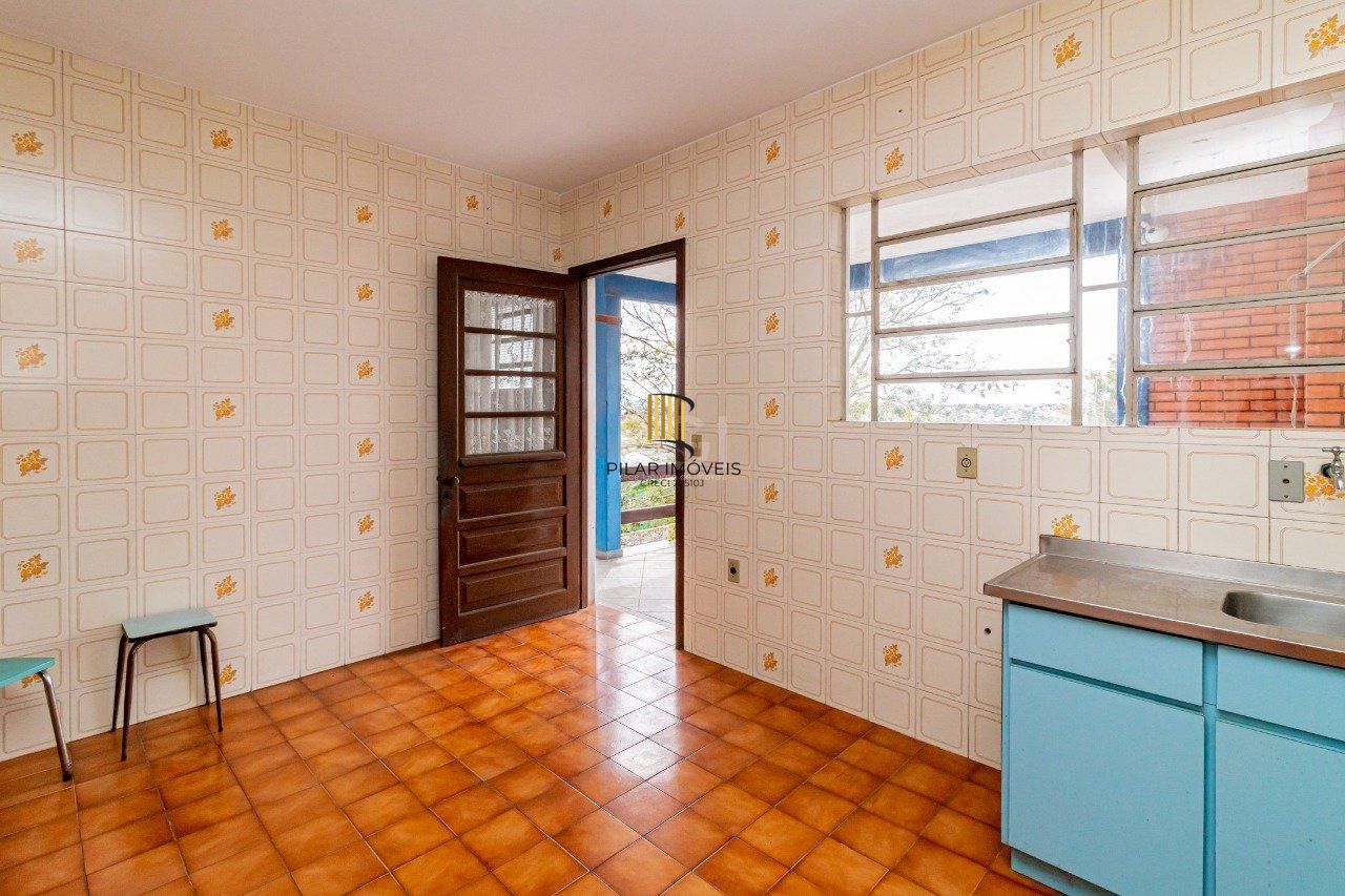 Casa para Venda - 296m², 3 dormitórios, sendo 1 suites, 3 vagas - Rubem Berta