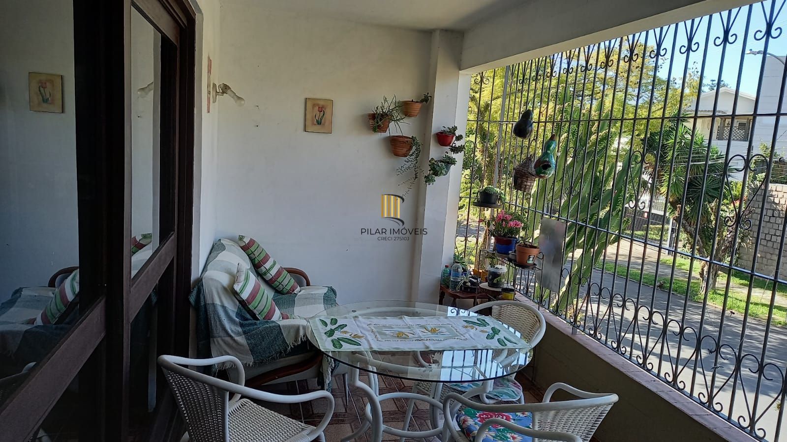 Casa 5 dormitórios no bairro Três Figueiras