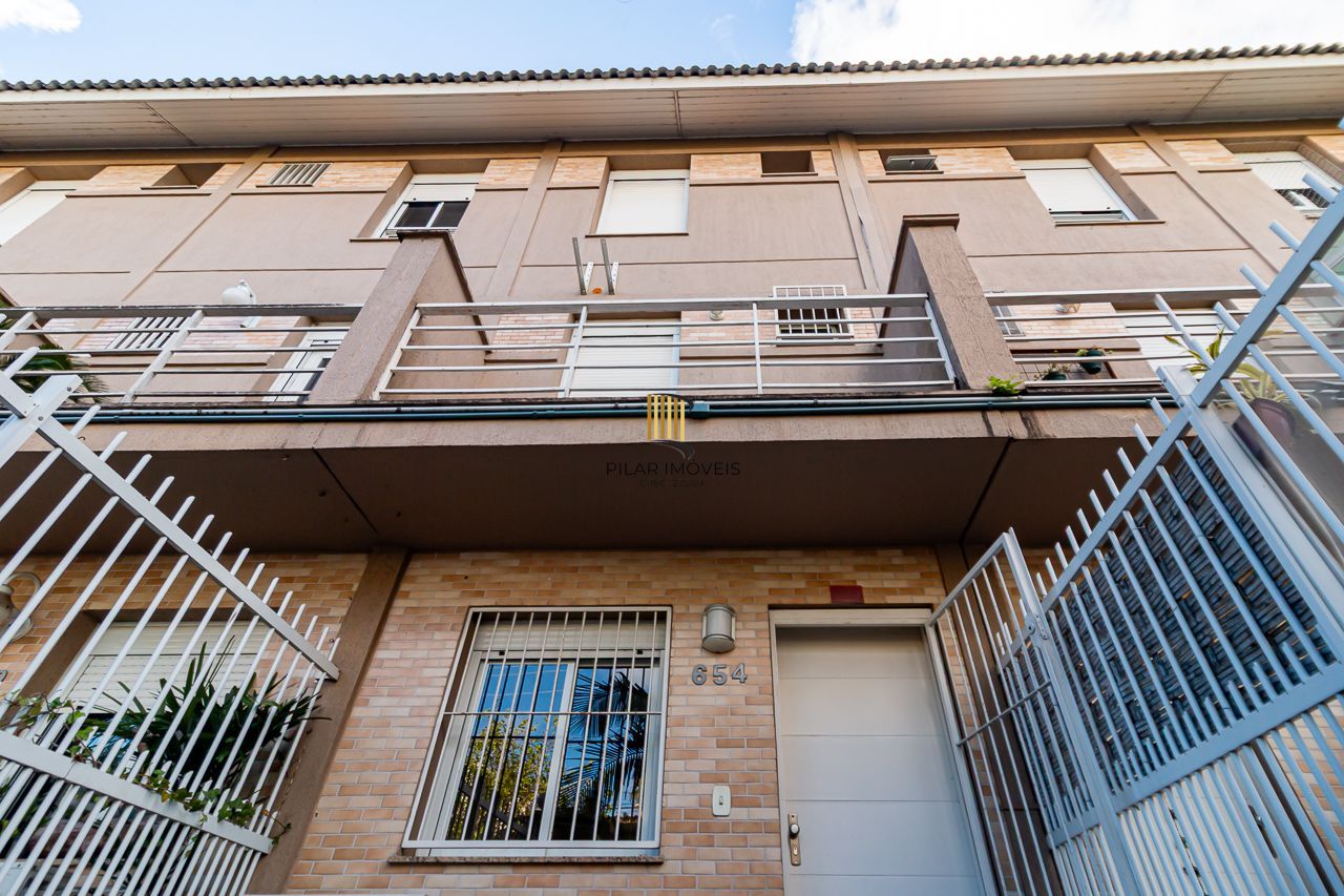 Casa de Condomínio 3 dormitórios no bairro Cavalhada