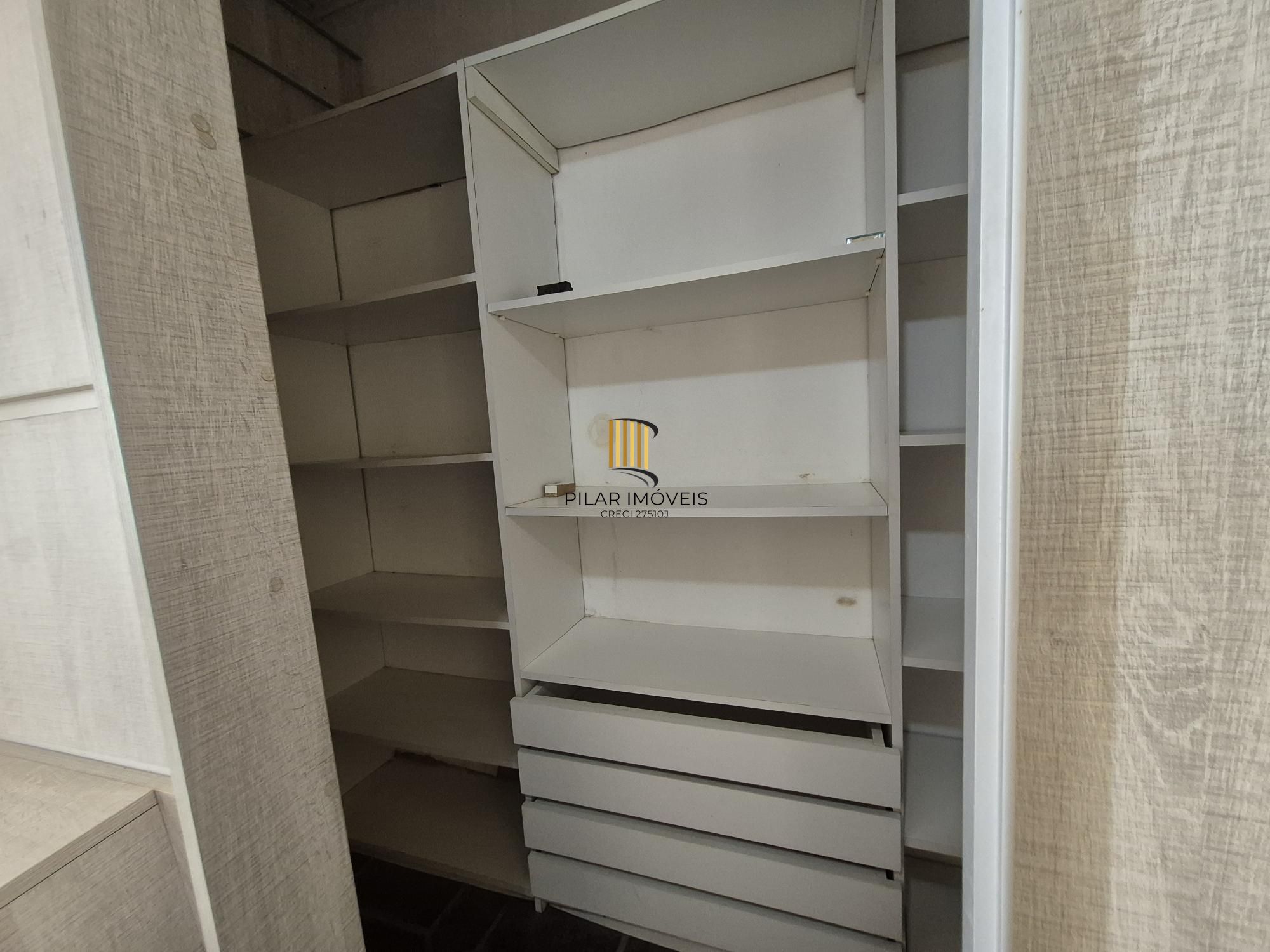 Casa Residencial de 3 Quartos com Piscina e Churrasqueira em Porto Alegre