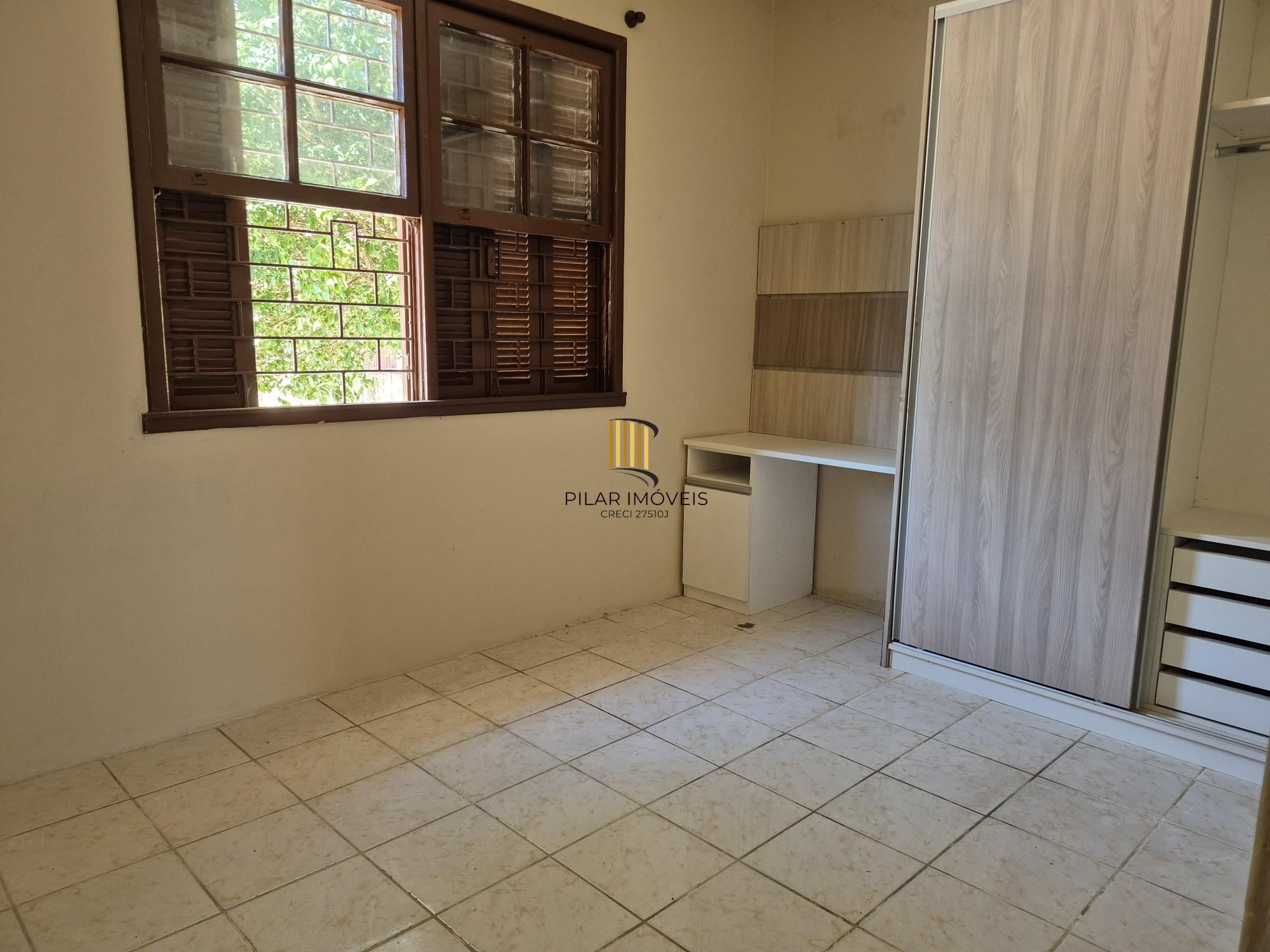 Casa Residencial de 3 Quartos com Piscina e Churrasqueira em Porto Alegre