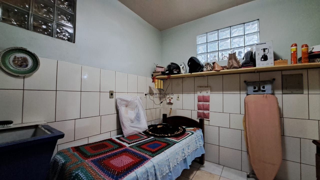Casa 4 dormitórios no bairro Morro Santana