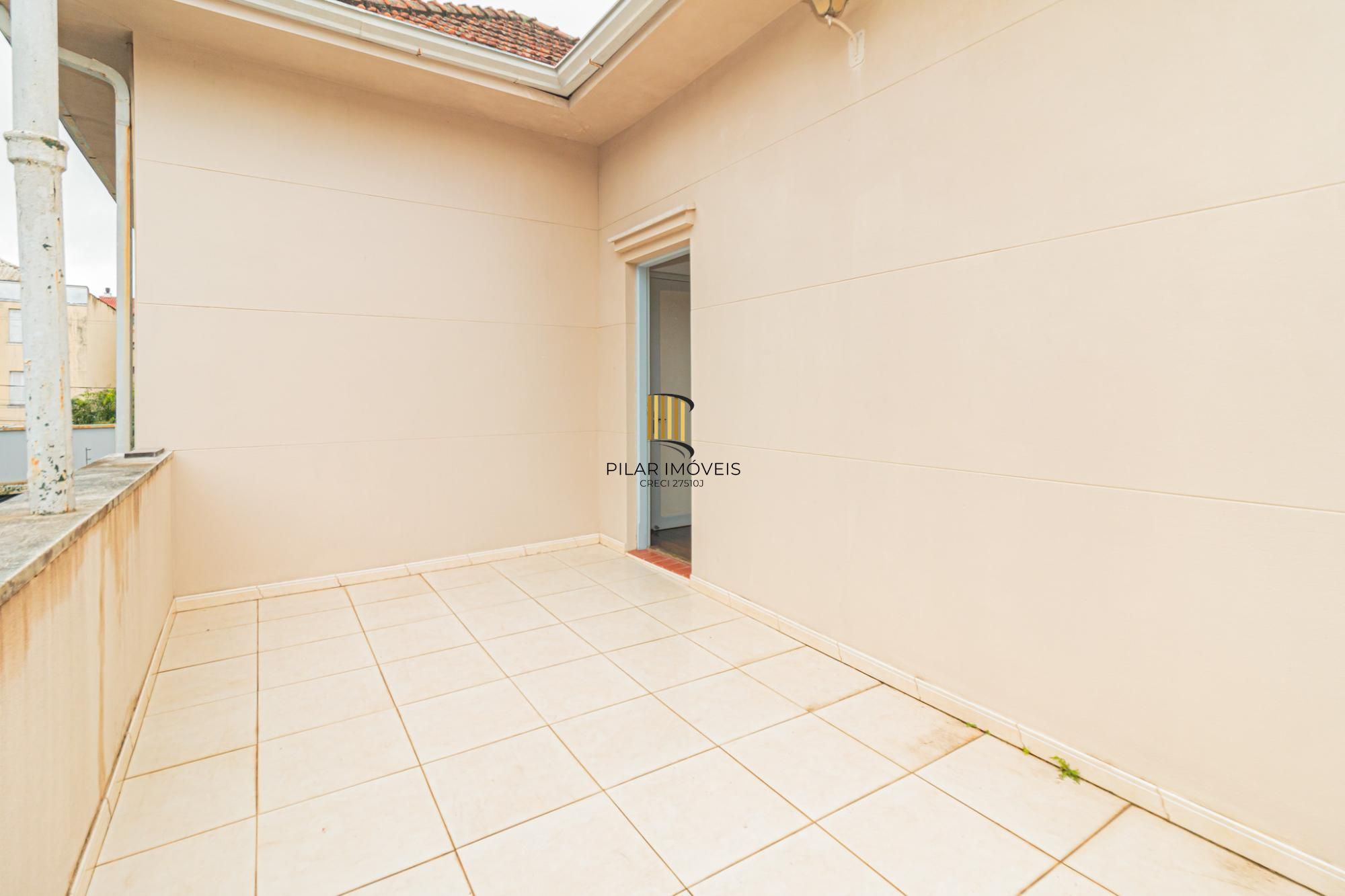 Casa 4 dormitórios no bairro Menino Deus