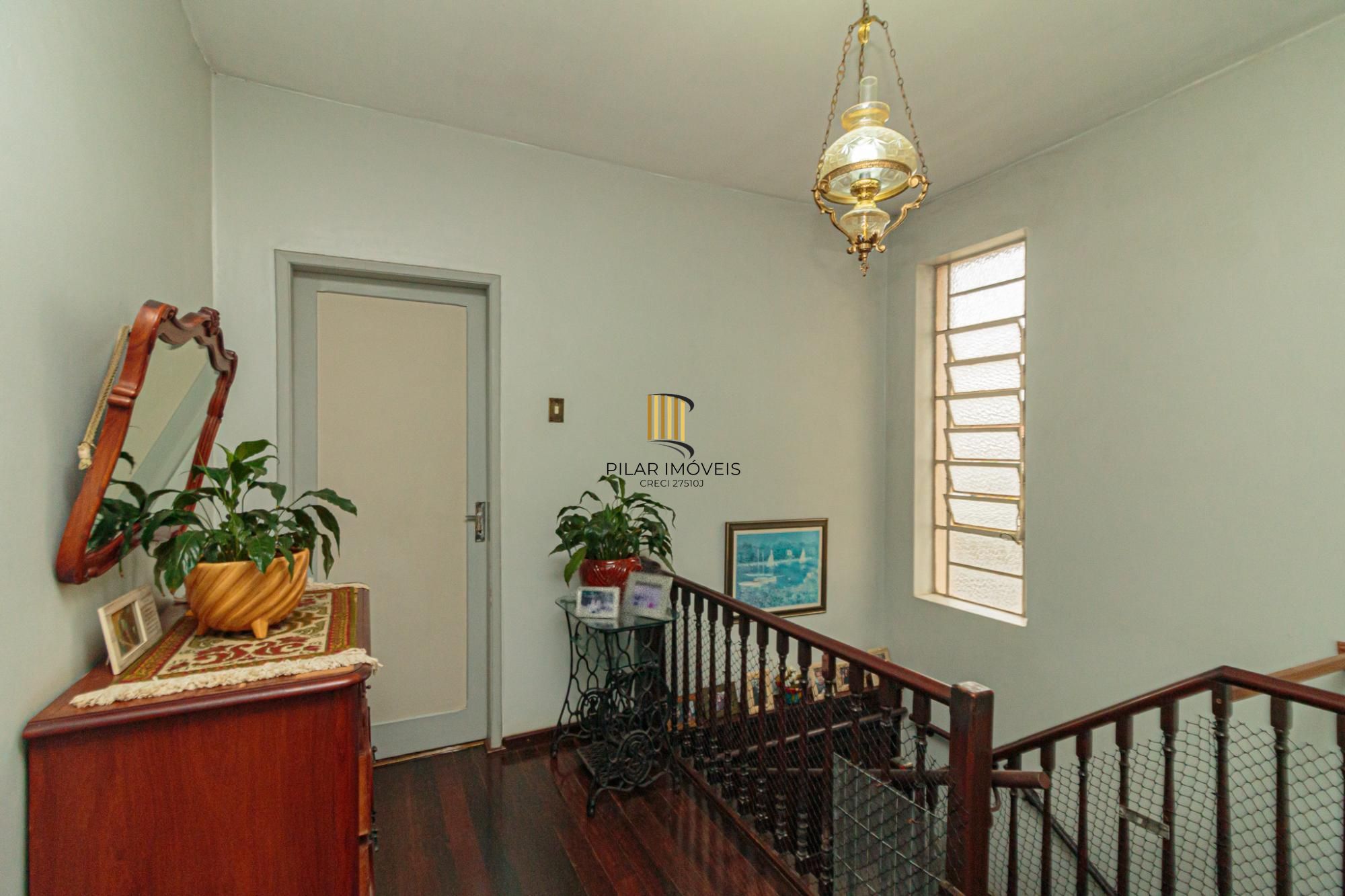 Casa 4 dormitórios no bairro Menino Deus