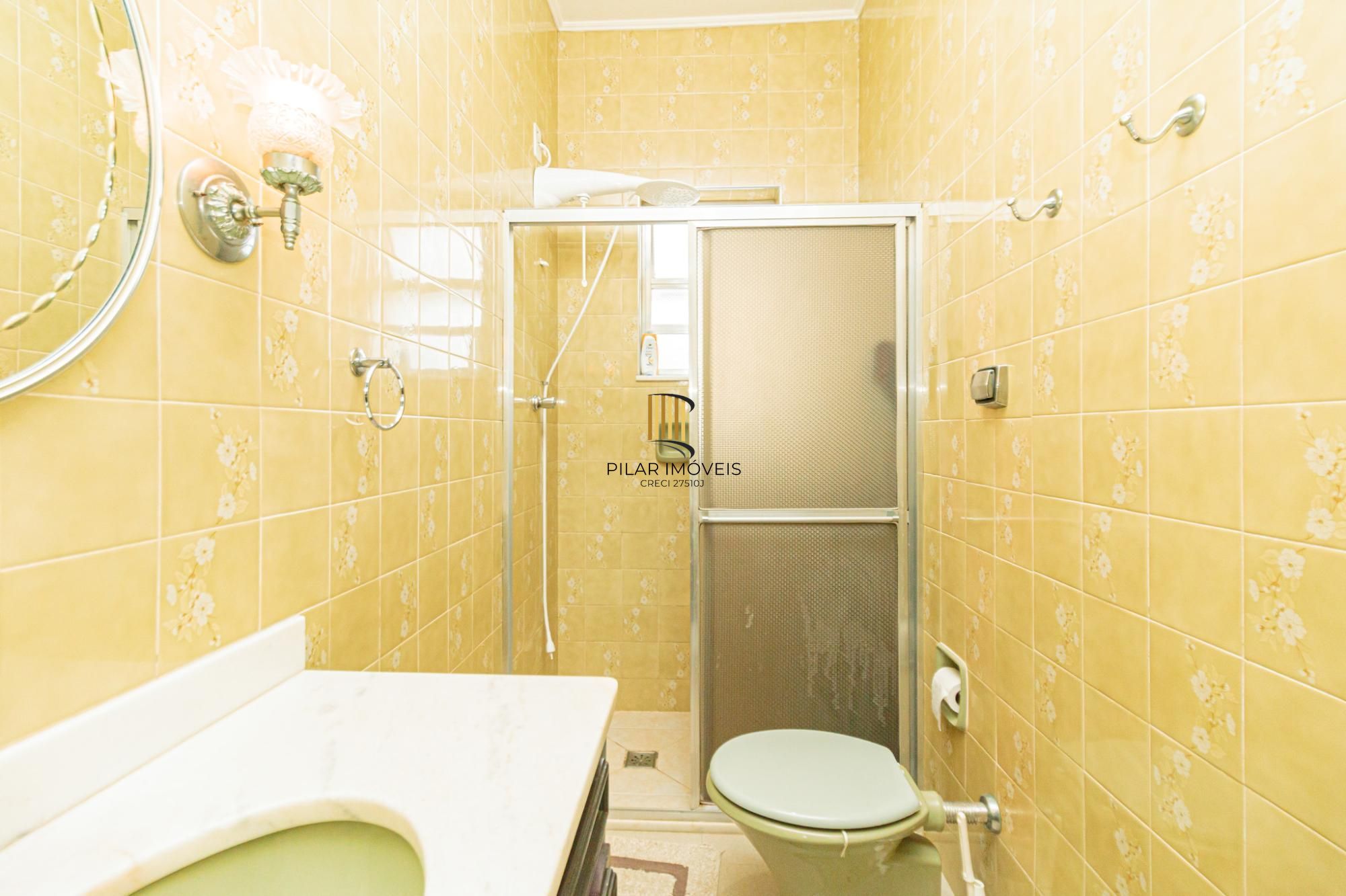 Casa 4 dormitórios no bairro Menino Deus
