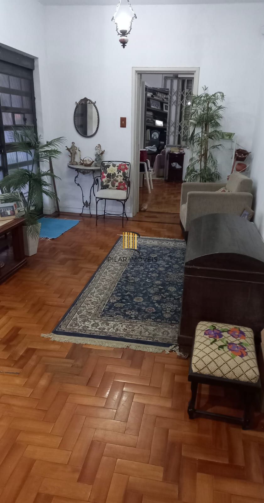 Casa 5 dormitórios no bairro Três Figueiras