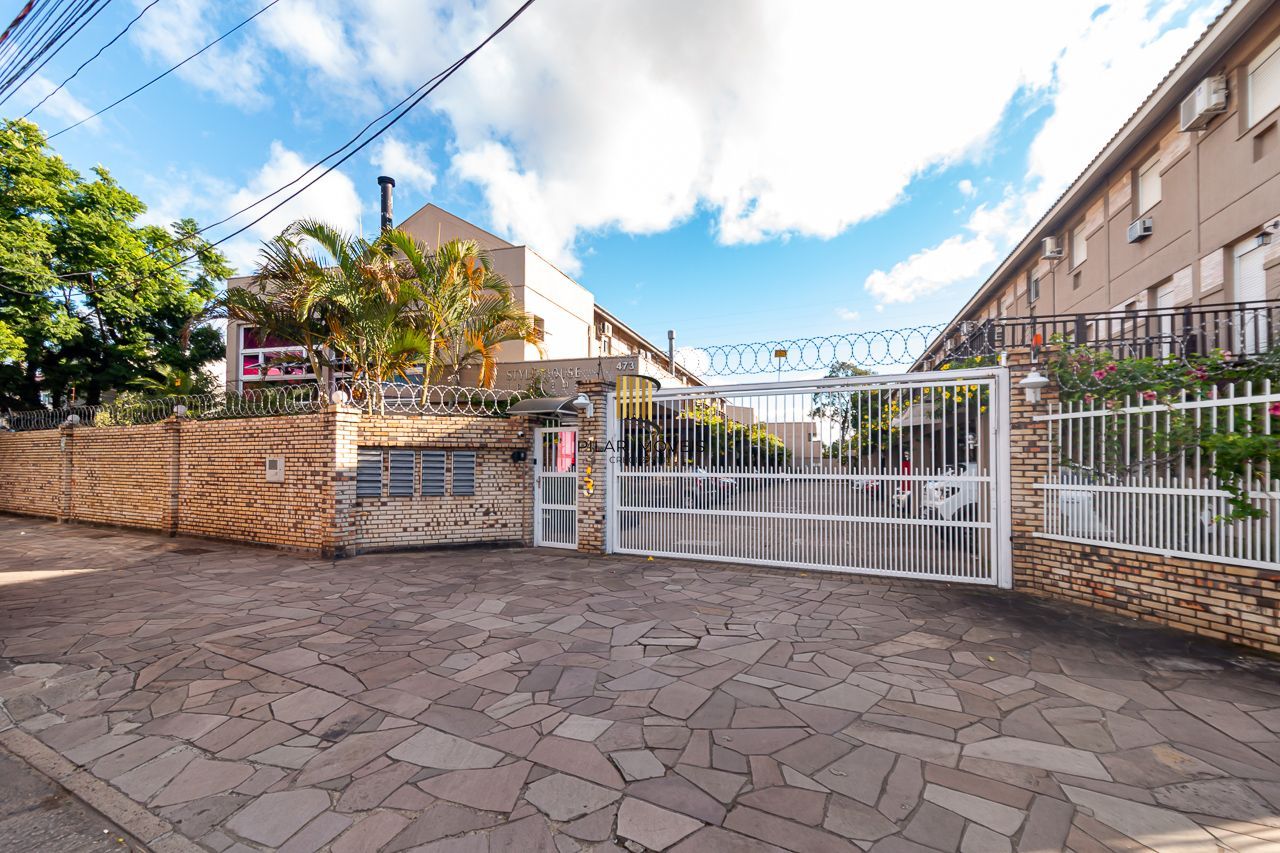 Casa de Condomínio 3 dormitórios no bairro Cavalhada