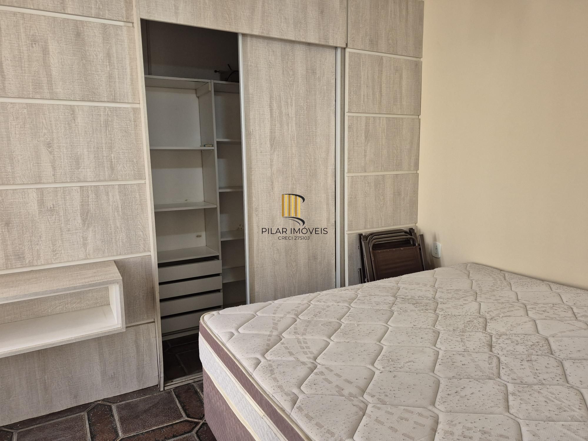 Casa Residencial de 3 Quartos com Piscina e Churrasqueira em Porto Alegre