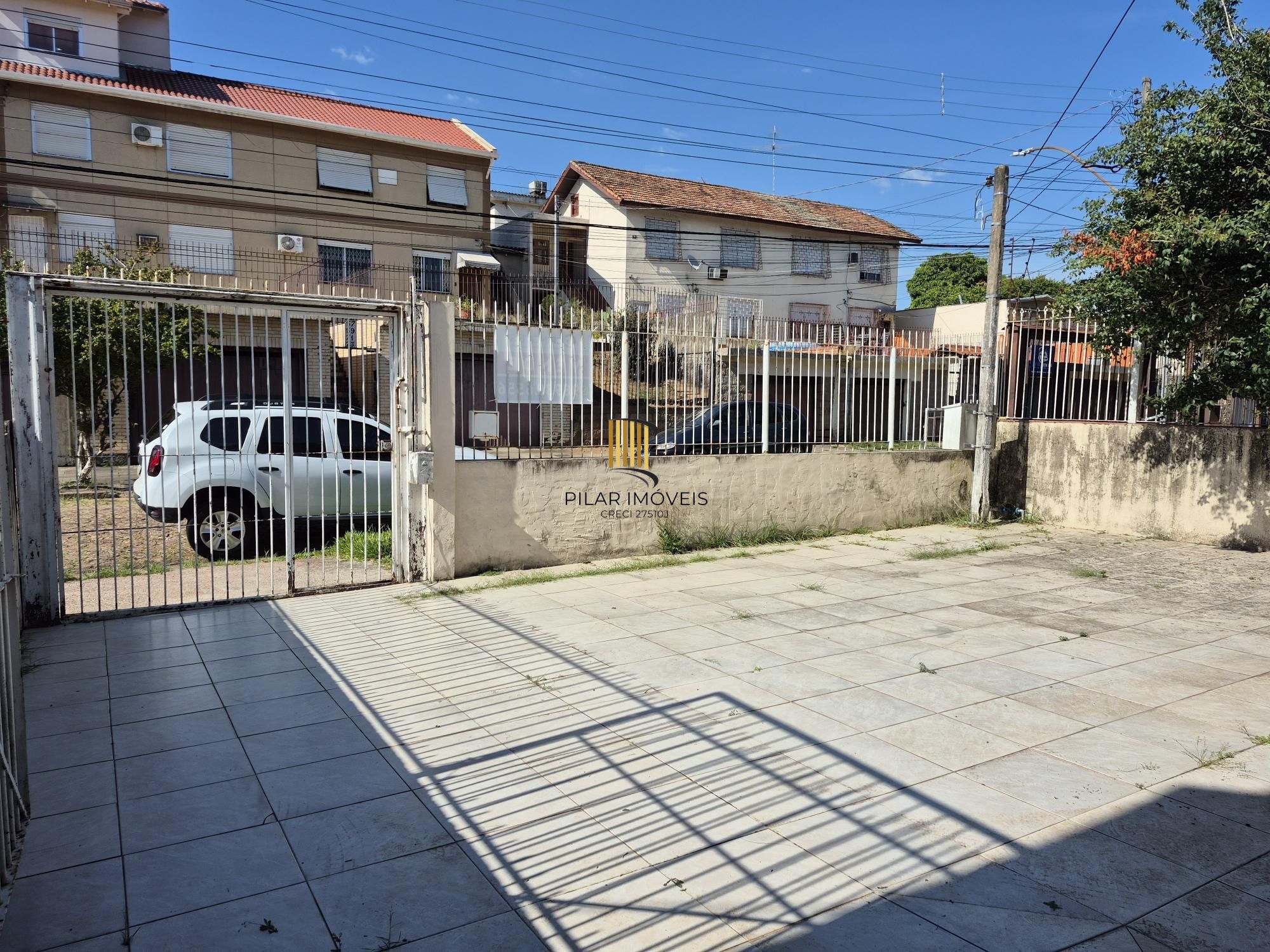 Casa Residencial de 3 Quartos com Piscina e Churrasqueira em Porto Alegre
