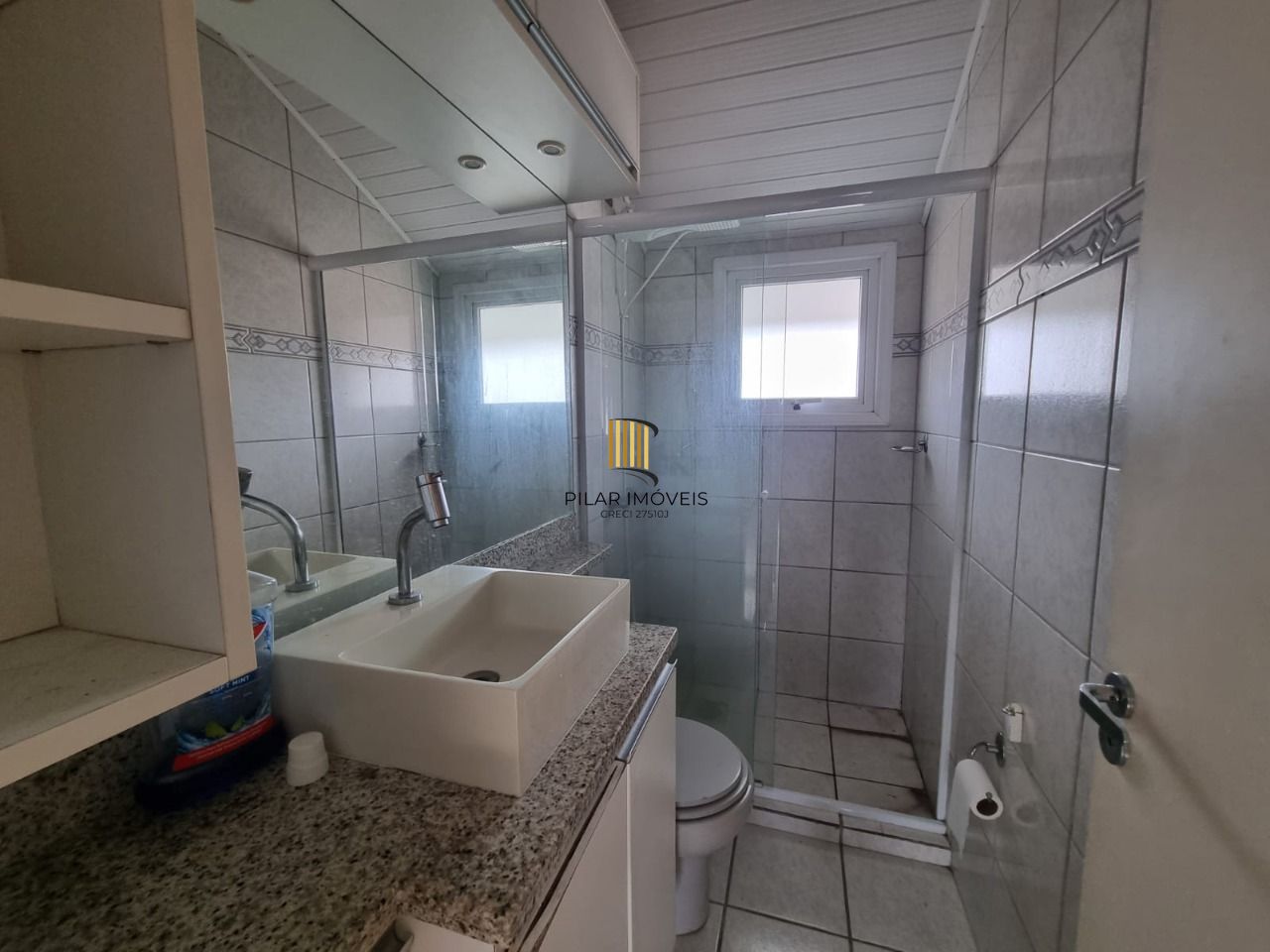Casa 3 Dormitórios / Suíte / Vaga Coberta / Bairro Camaquã