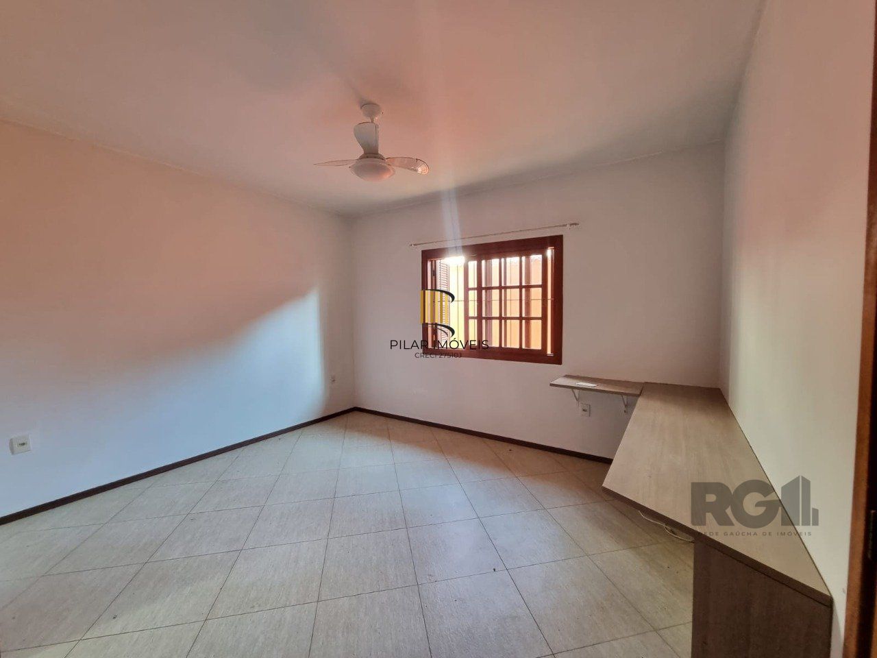 Linda Casa Bairro Ipanema 02 Dormitórios Suíte