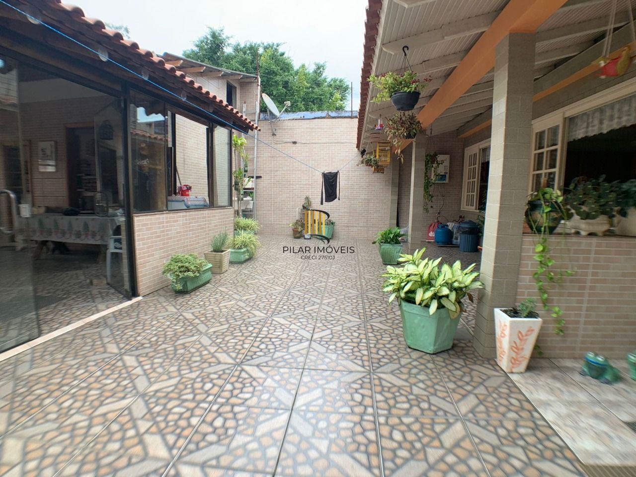 Casa para Venda - 318m², 3 dormitórios, Piscina, Bairro Guarujá