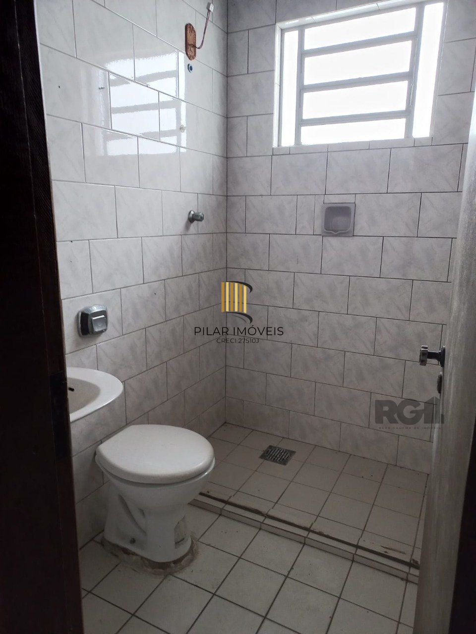 Excelente casa na av cavalhada com 3 dormitorios