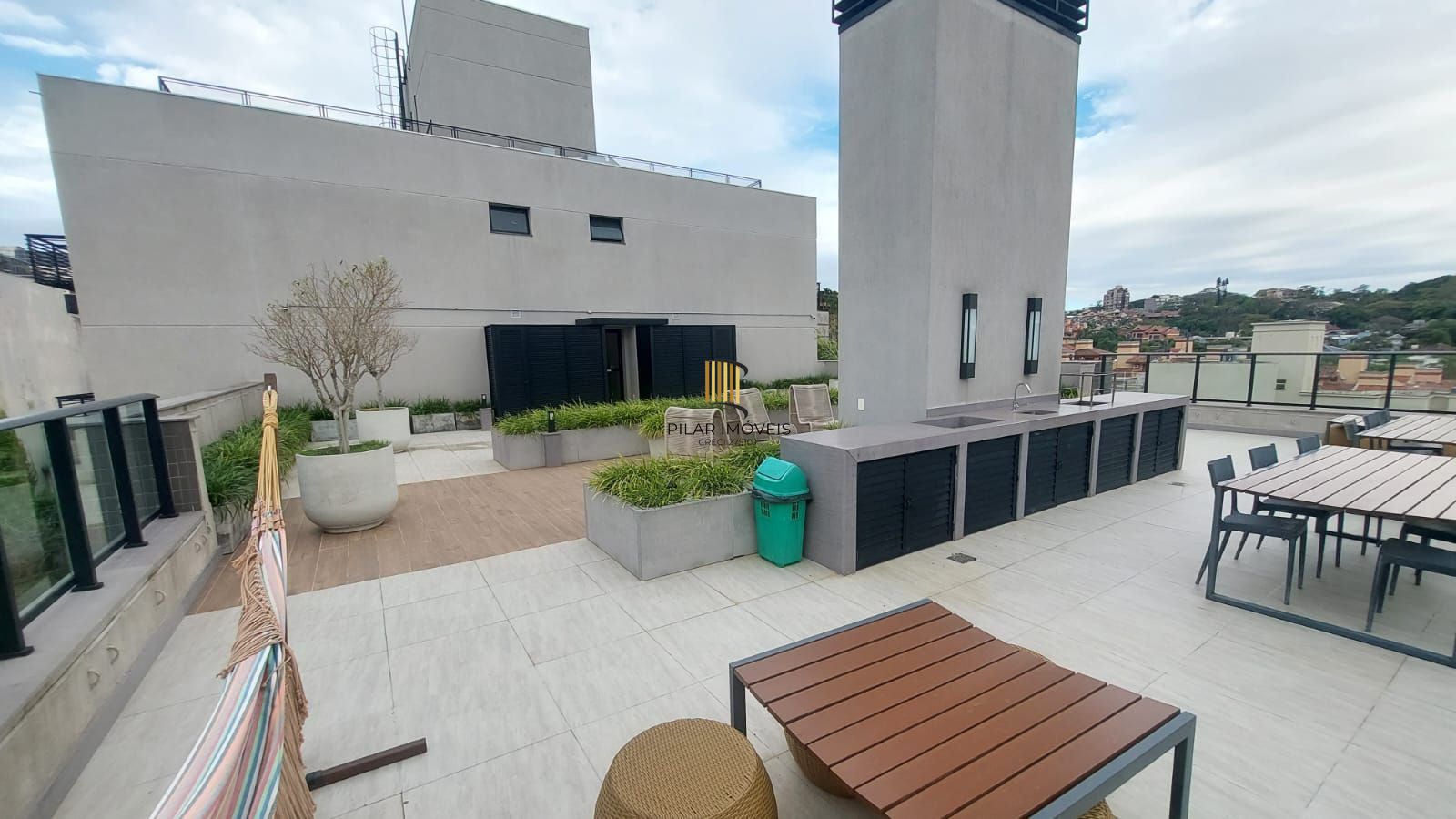 APARTAMENTO 3 DOMIRTÓRIOS - 3 SUITES - 2 VAGAS - MENINO DEUS - PORTO ALEGRE - RS