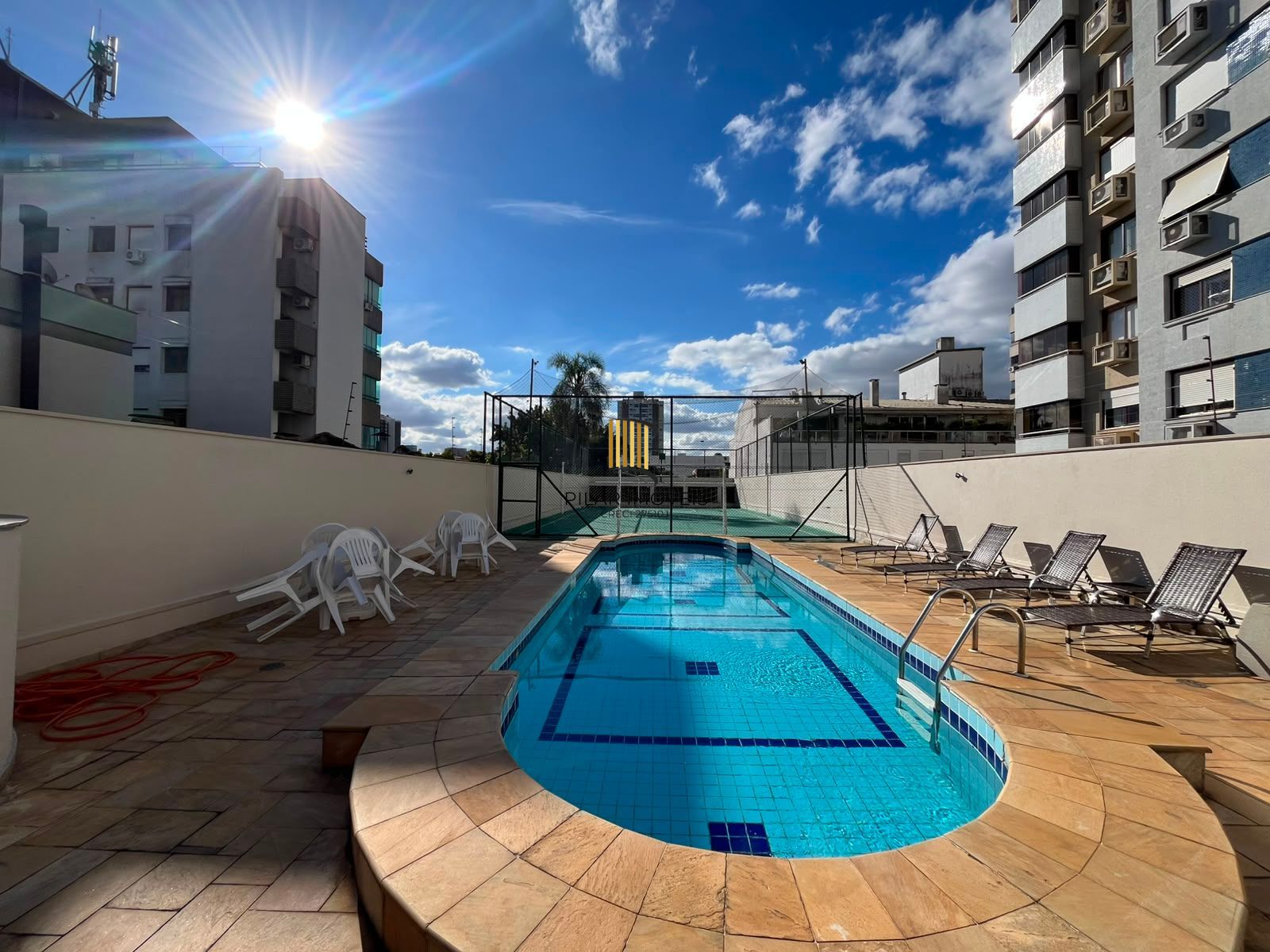 Apartamanto a venda no Menino Deus com 3 quartos e sacada