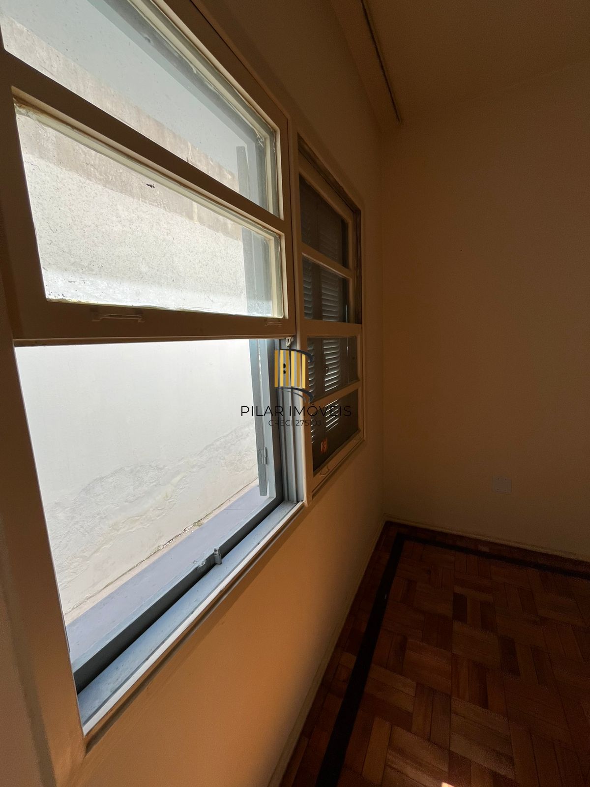 Apartamento térreo com pátio privativo em localização estratégica